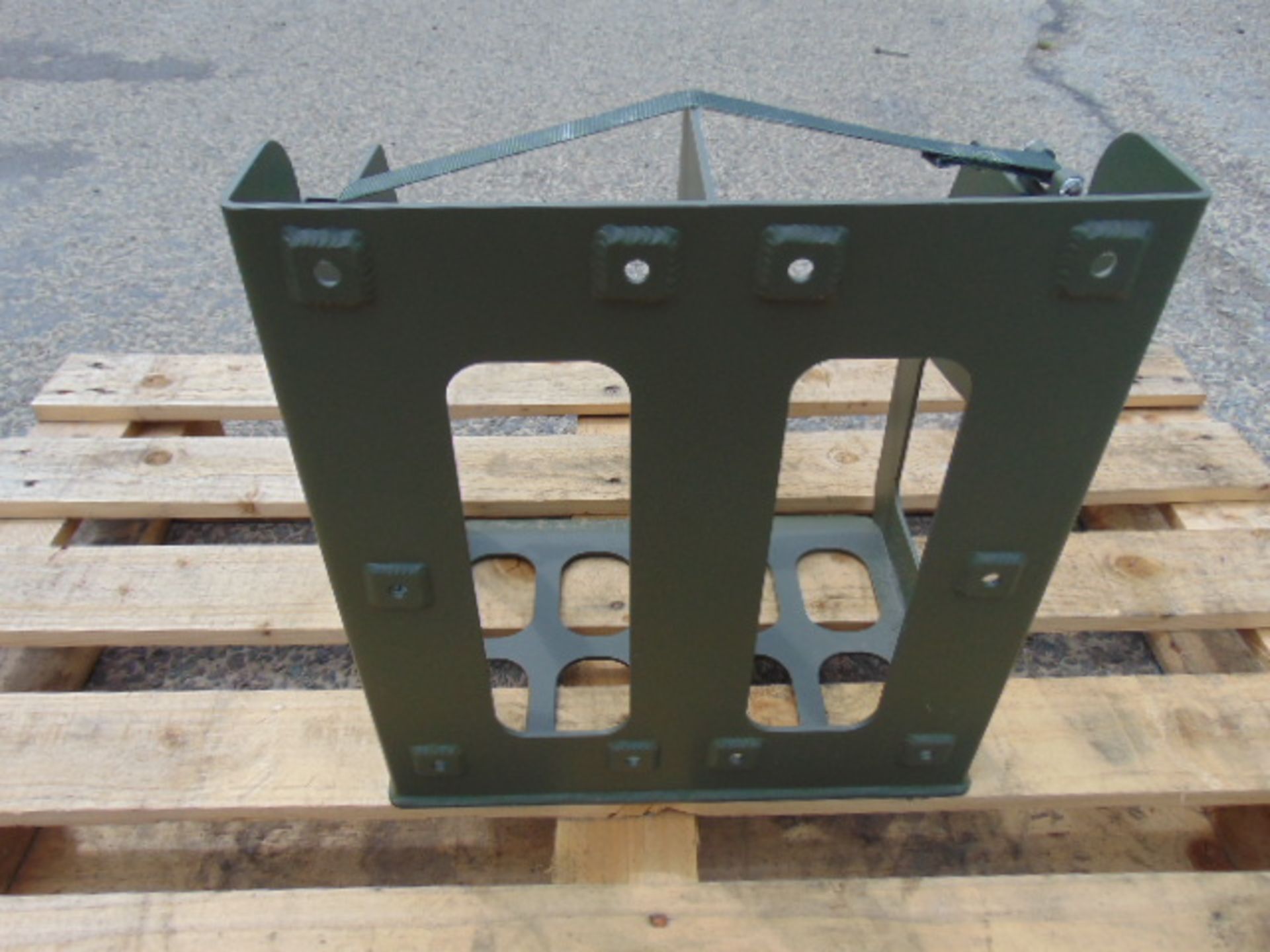 Vehicle Twin Jerry Can Rack - Image 4 of 6