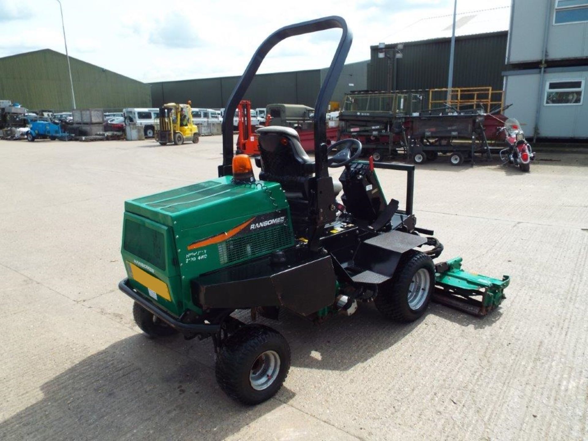 Ransomes Highway 2130 4WD Triple Gang Ride on Mower - Image 7 of 27