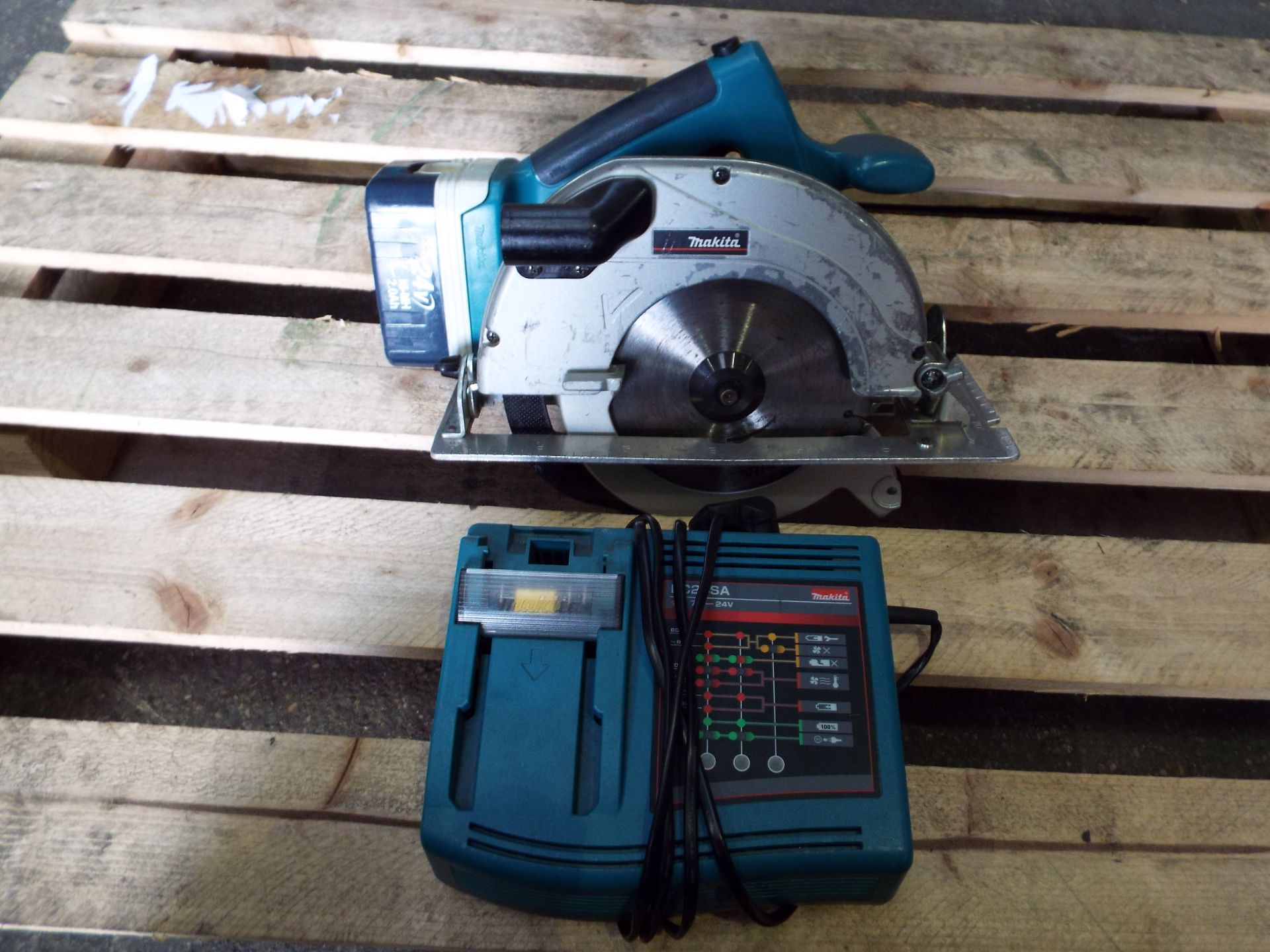 Makita BSR730 Circular Saw with Battery and Charger