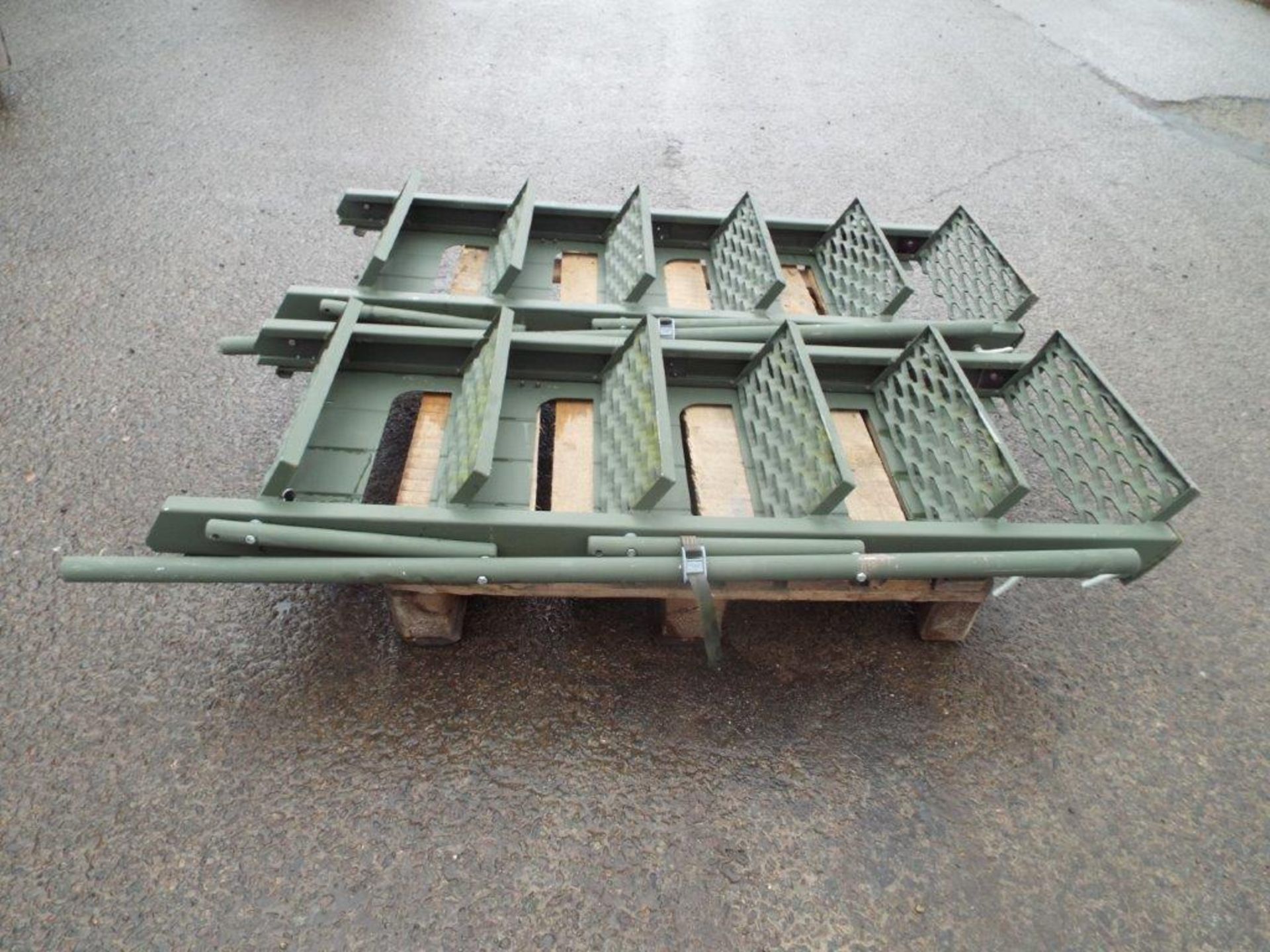 2 x 6 Step Vehicle Ladders - Image 2 of 7