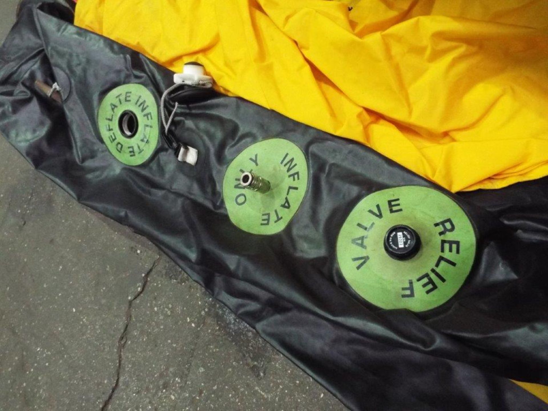 Hughes Decon 2 Inflatable Decontamination Shower Unit with Flooring - Bild 7 aus 13