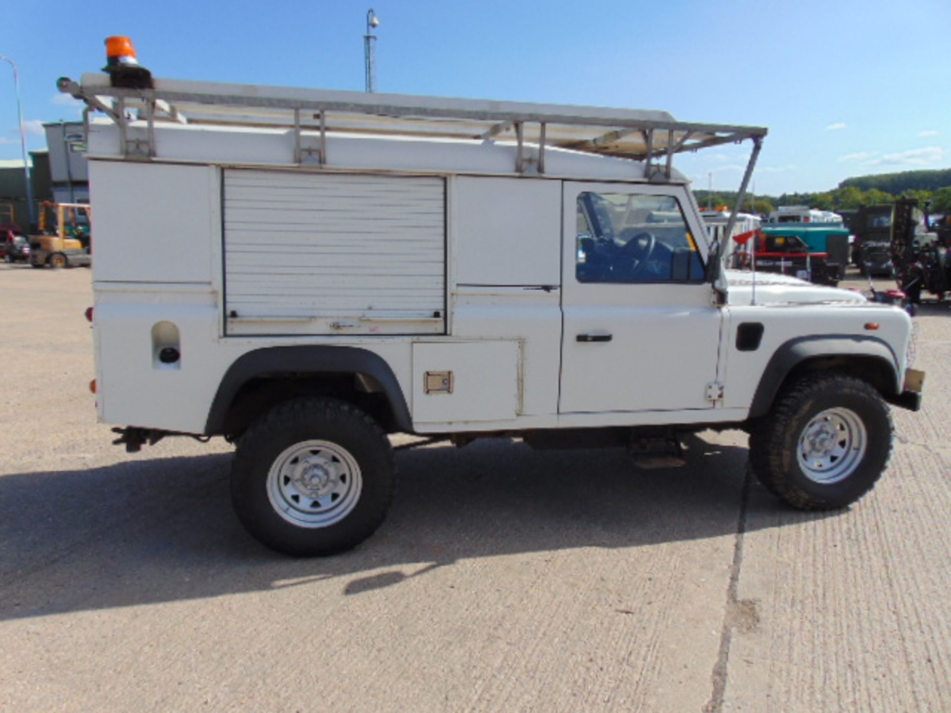 Land Rover Defender 110 Puma Hardtop 4x4 Special Utility (Mobile Workshop) complete with Winch - Image 10 of 34