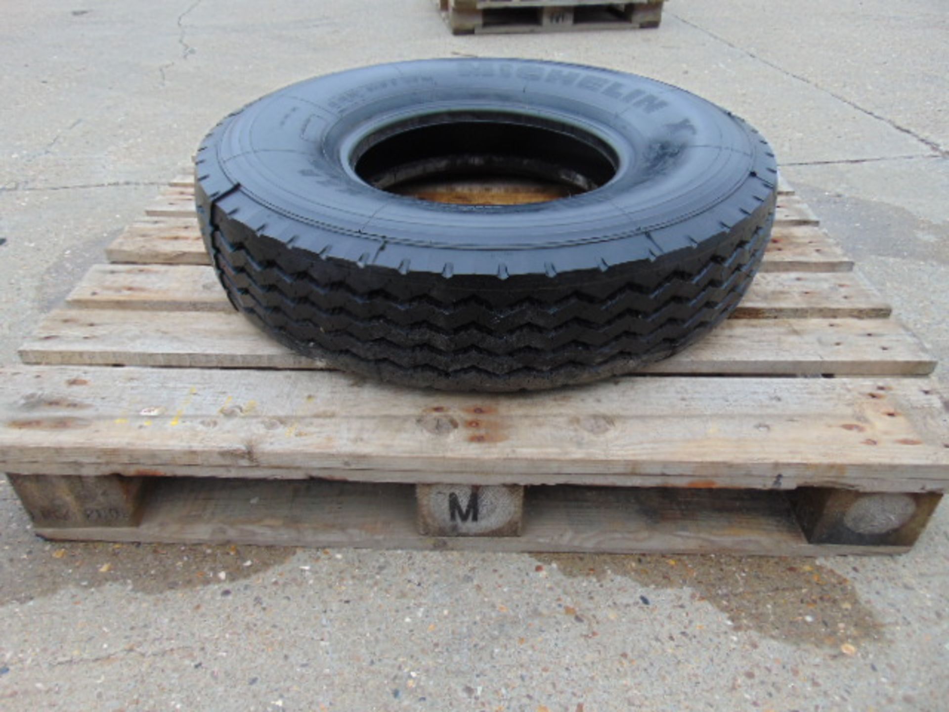 1 x Michelin 8.25 R16 XZA Tyre - Bild 4 aus 5