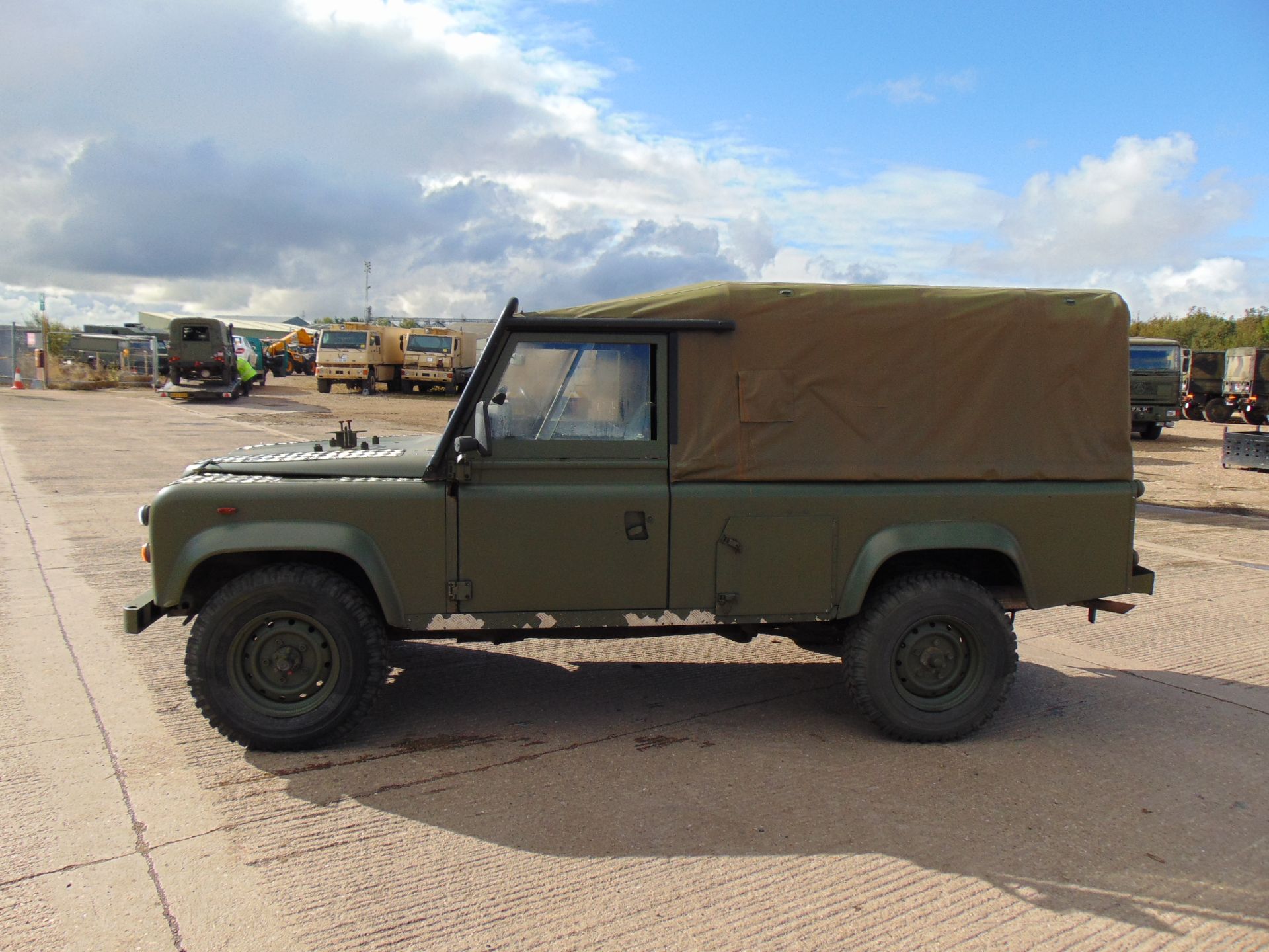 Land Rover TITHONUS 110 Soft Top - Image 4 of 20