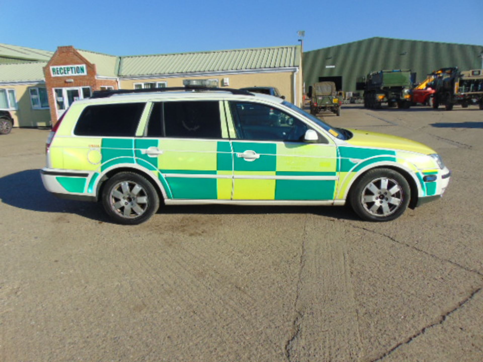 Ford Mondeo 2.0 Turbo diesel ambulance - Image 5 of 14