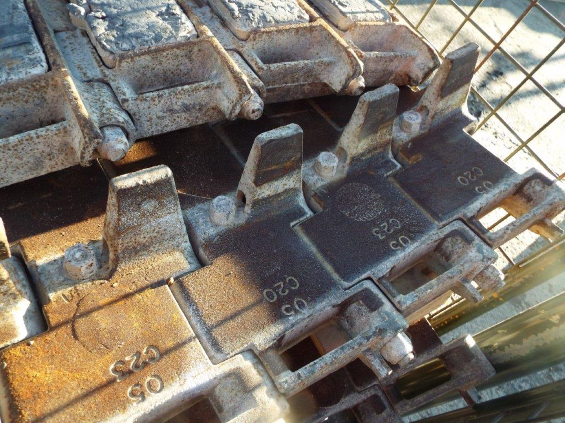 Approx 9 x FV432 10 Link Track Sections - Image 4 of 6