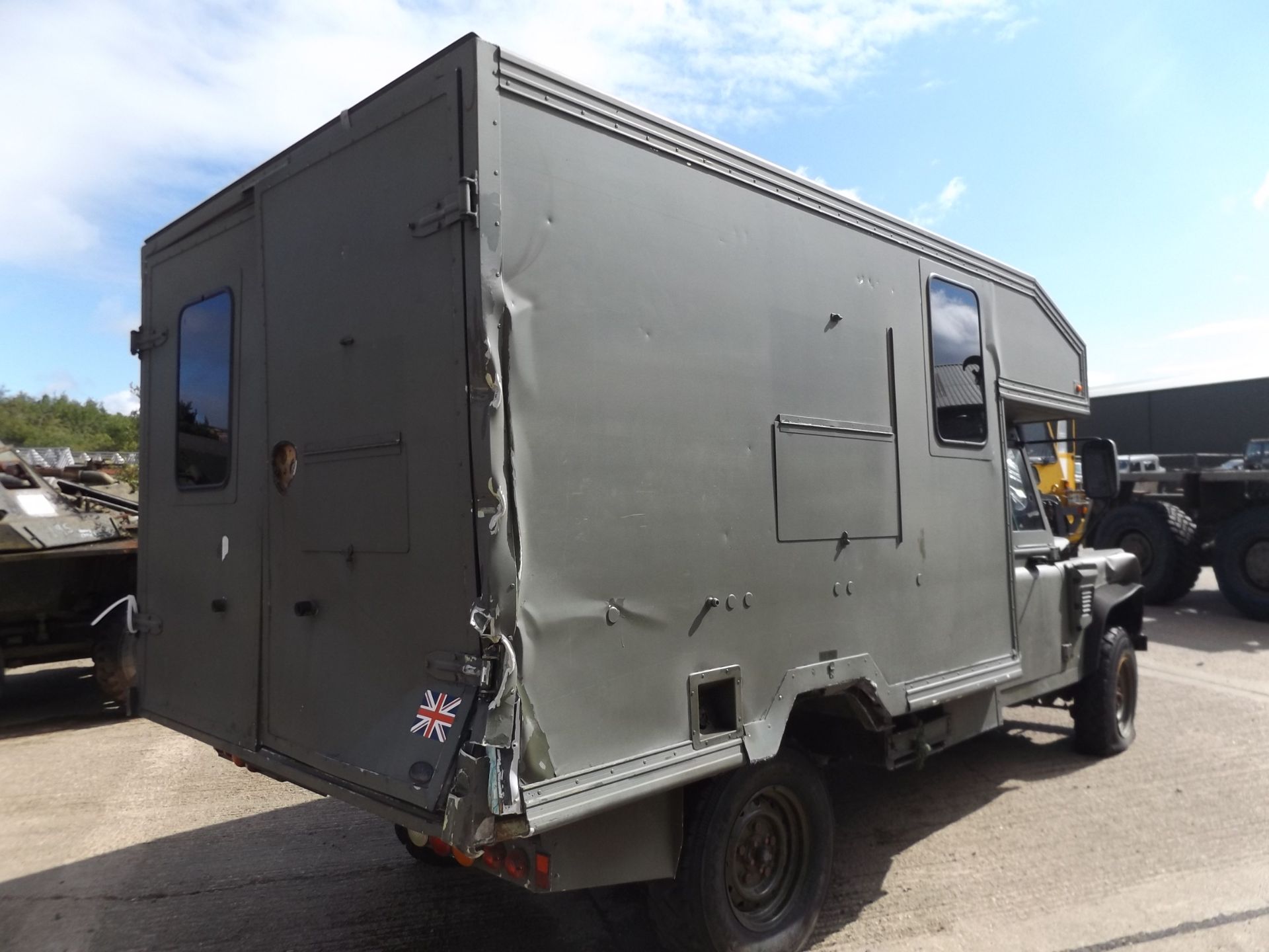 Land Rover Wolf 130 ambulance suitable for spares or repair - Image 6 of 18