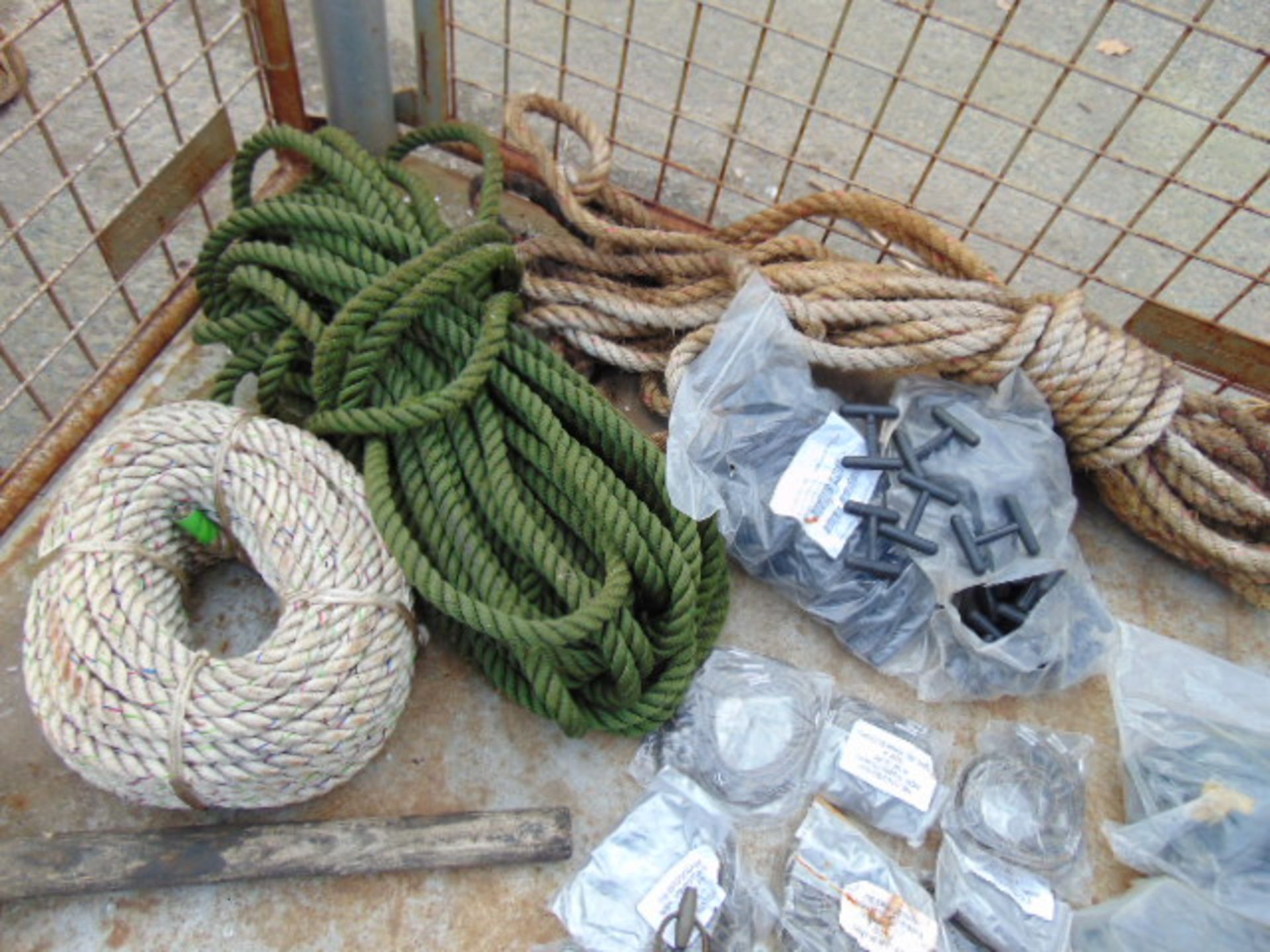 Mixed Stillage of Rope, Nylon Hammers, Bungee Chords etc - Bild 3 aus 9