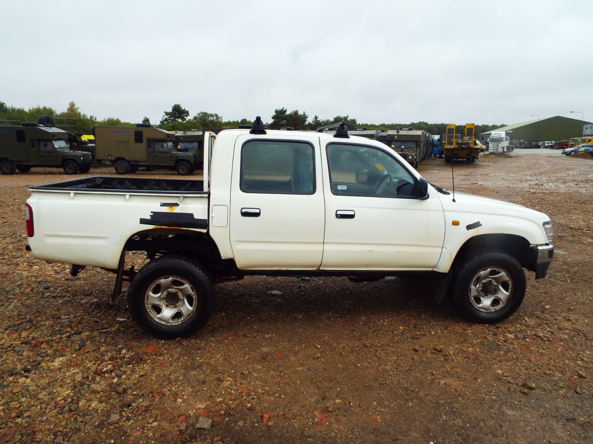 Toyota Hilux Double Cab pickup 2.4 2L-T Turbo Diesel 4 x 4 - Bild 8 aus 22