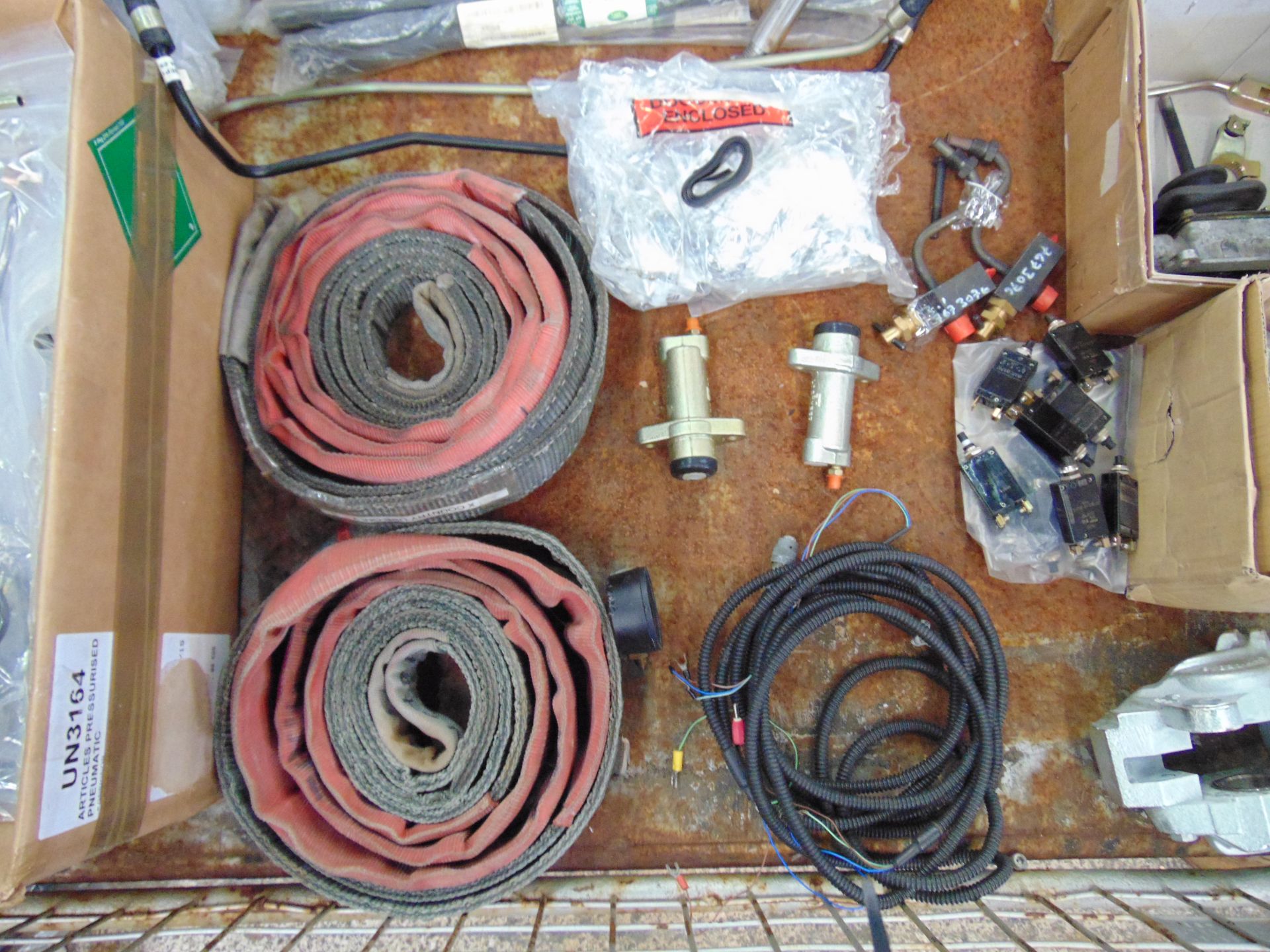 Mixed Stillage of Land Rover Parts - Image 5 of 9