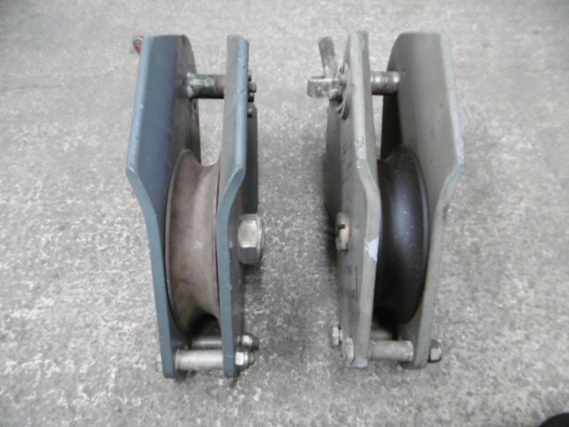 2 x heavy duty 8 tonne Snatch Blocks - Image 2 of 5