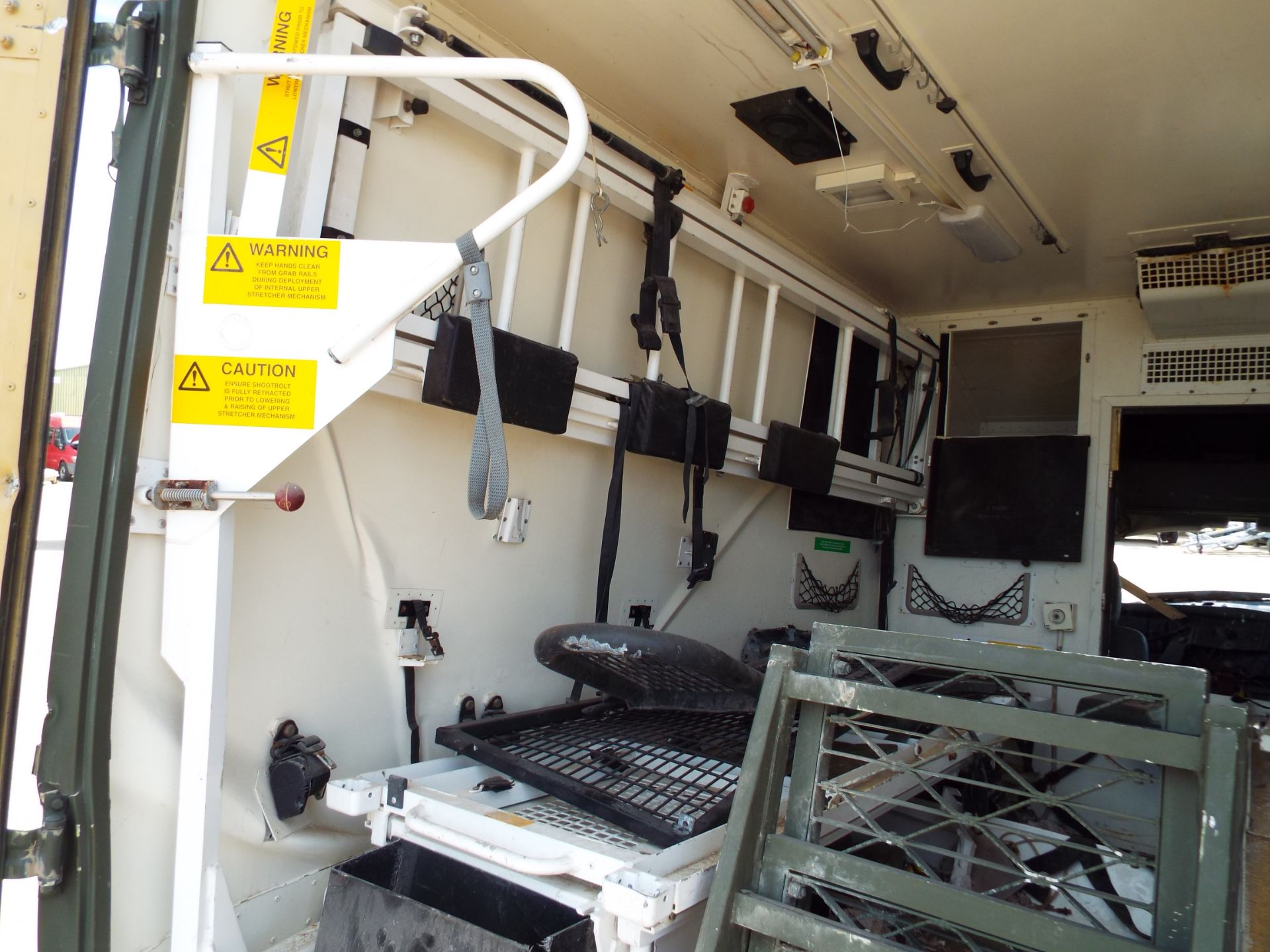 Military Specification Land Rover Wolf 130 Ambulance - Bild 13 aus 20