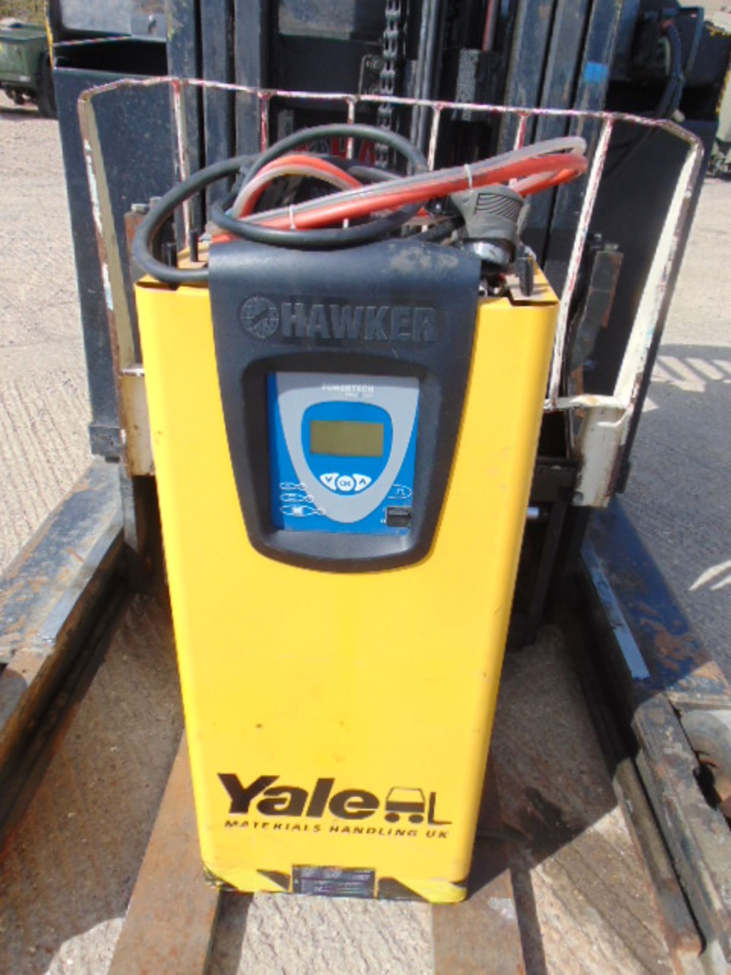 Yale MR16 Ride On Electric High Lift Reach Truck c/w Charger - Image 25 of 29