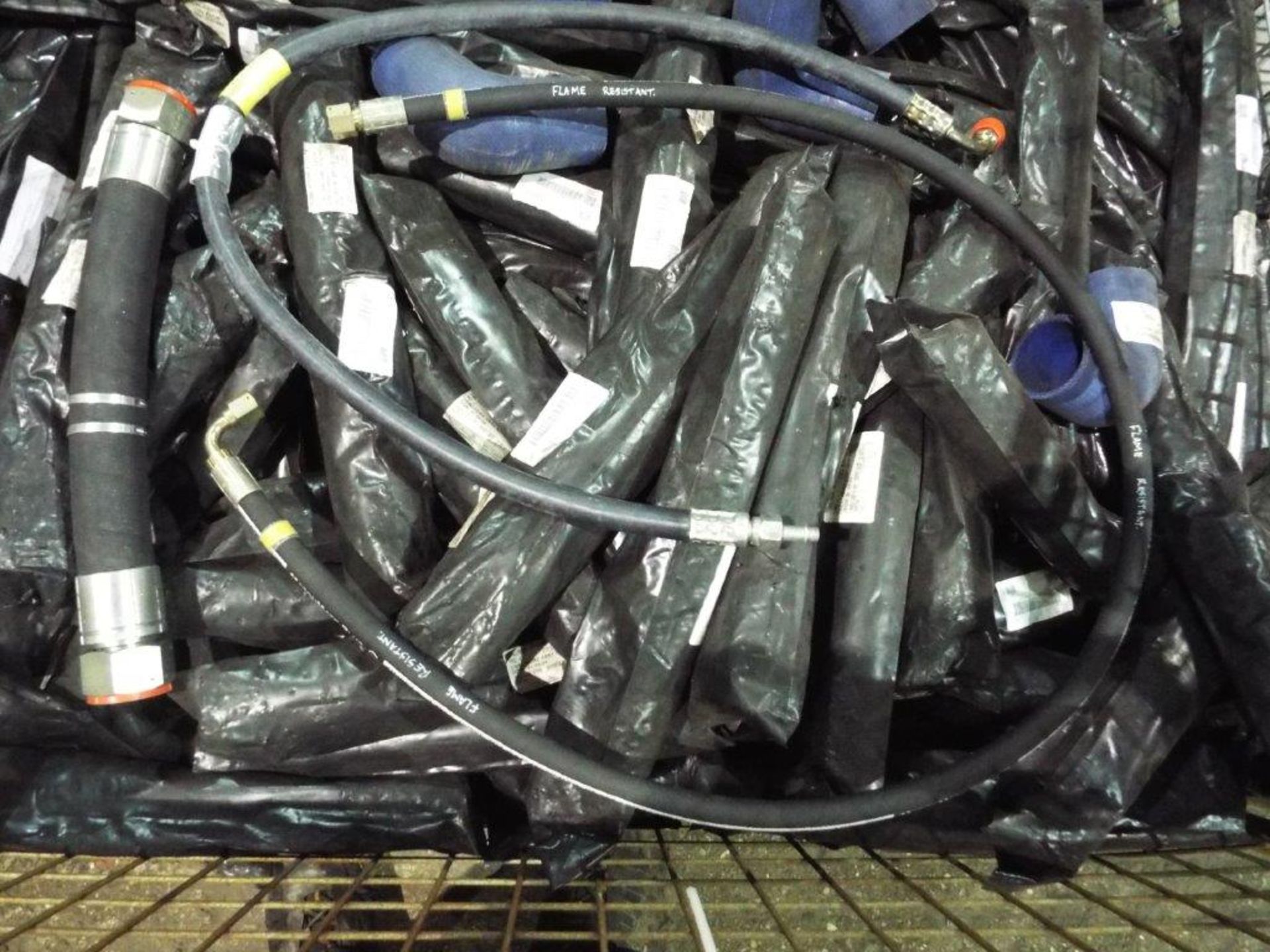 Mixed Stillage of Hydraulic and Rubber Hoses - Bild 3 aus 7
