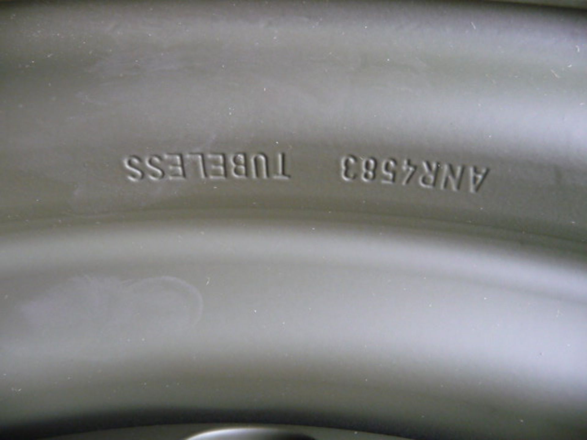 Land Rover Wolf Wheel P/No ANR4583HYB - Image 3 of 4