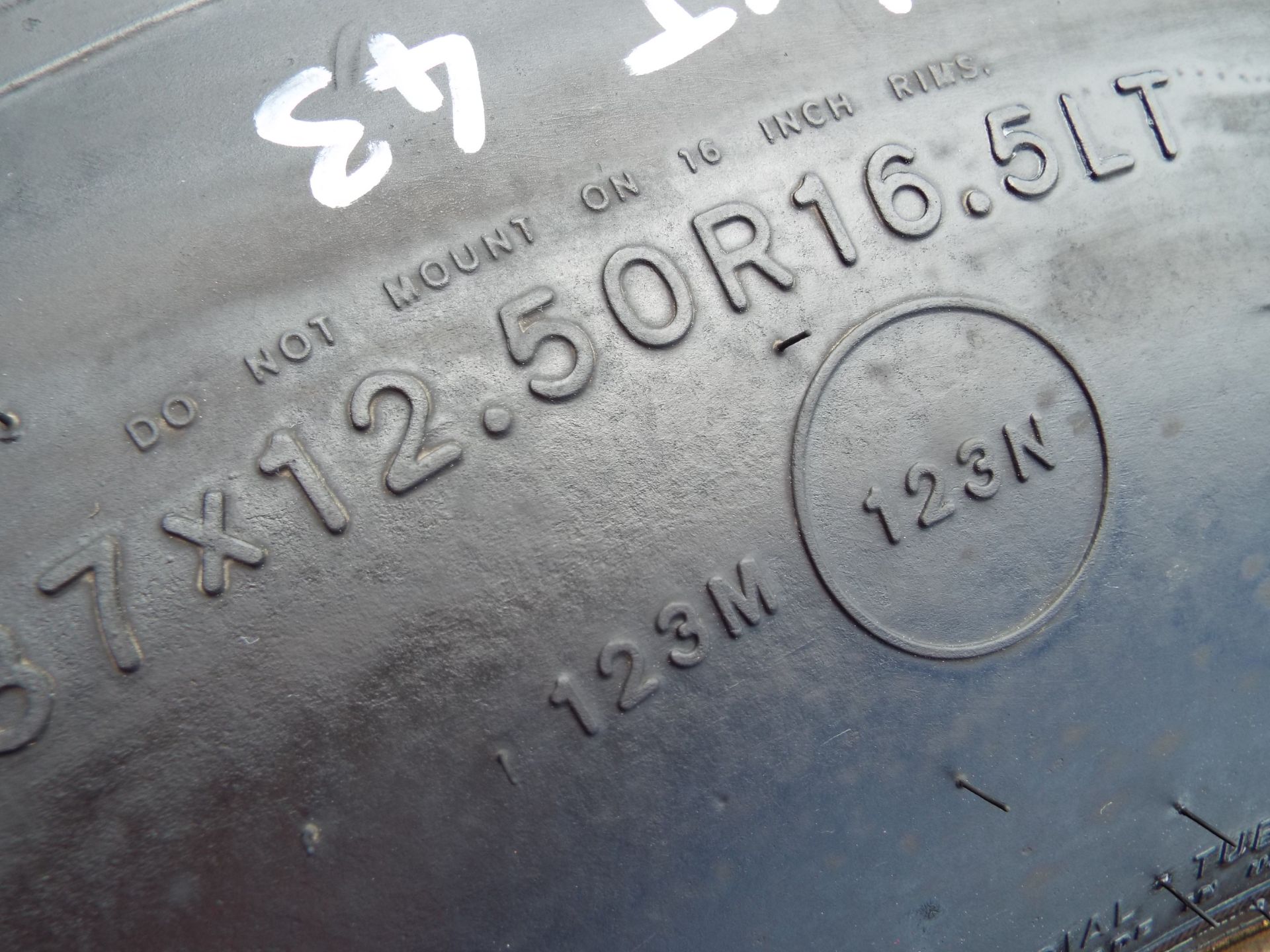 3 x Goodyear Wrangler MT 37x12.50 R16.5LT Tyres with 8 Stud Rims - Bild 4 aus 5