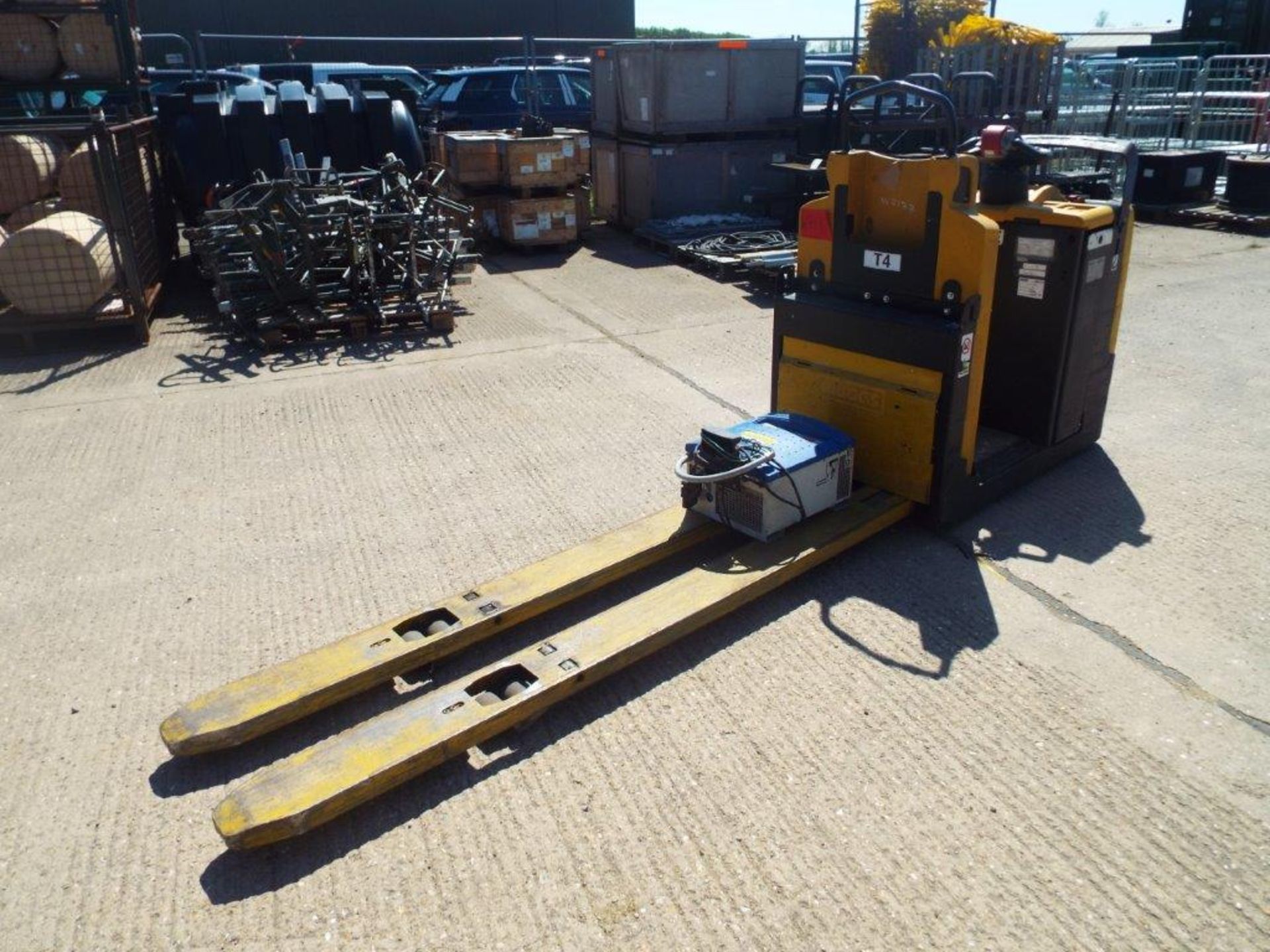 Yale MO20 2T Self Propelled Electric Pallet Truck - Bild 4 aus 15