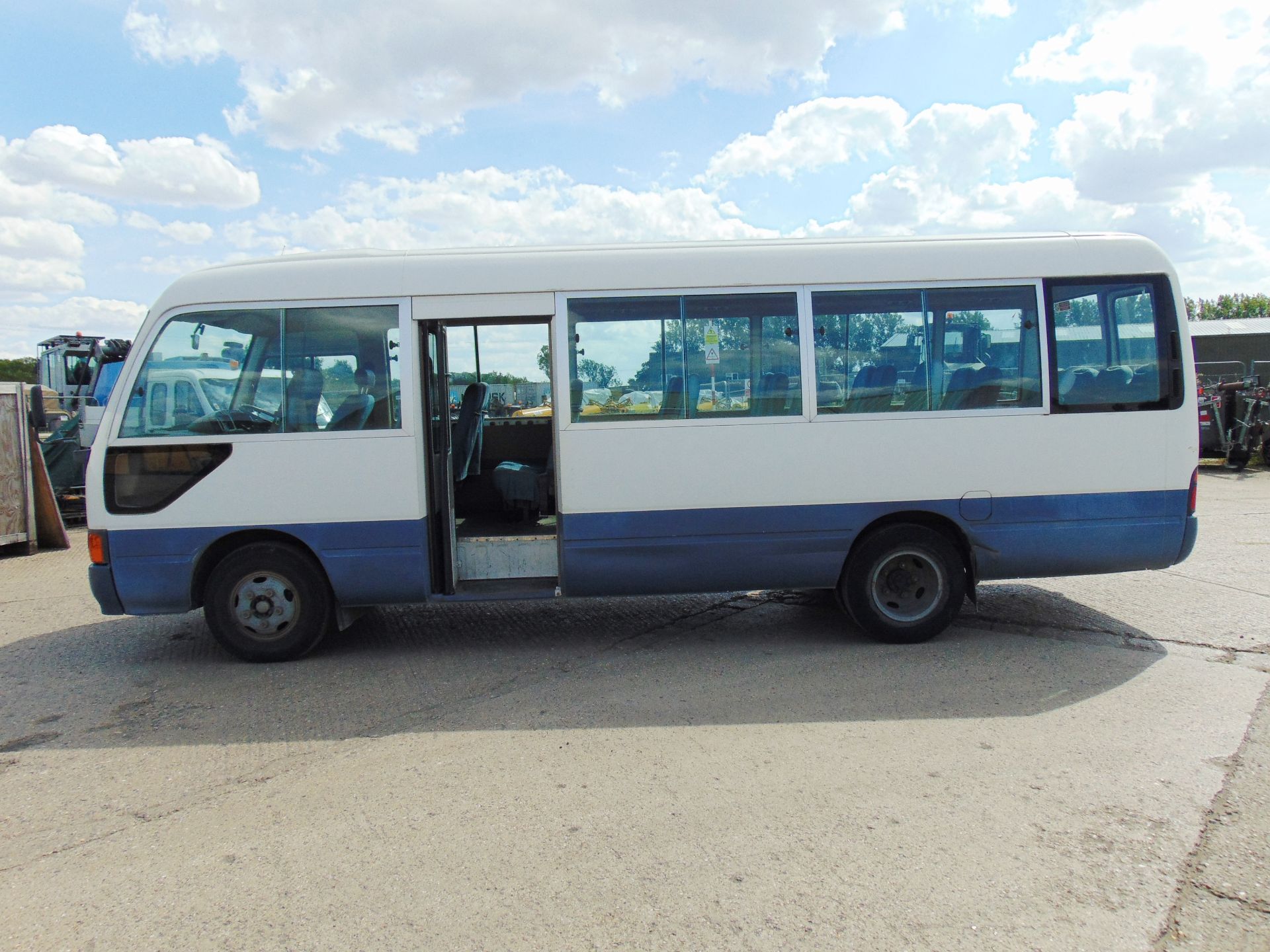 Toyota Coaster 21 seat Bus/Coach - Image 5 of 21