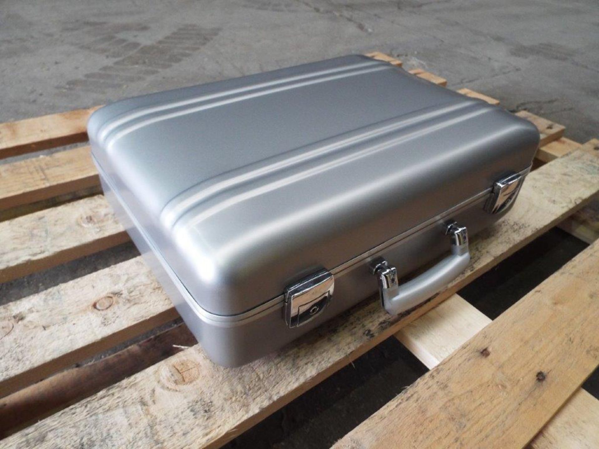 Heavy Duty Aluminium Carry Case - Image 2 of 6