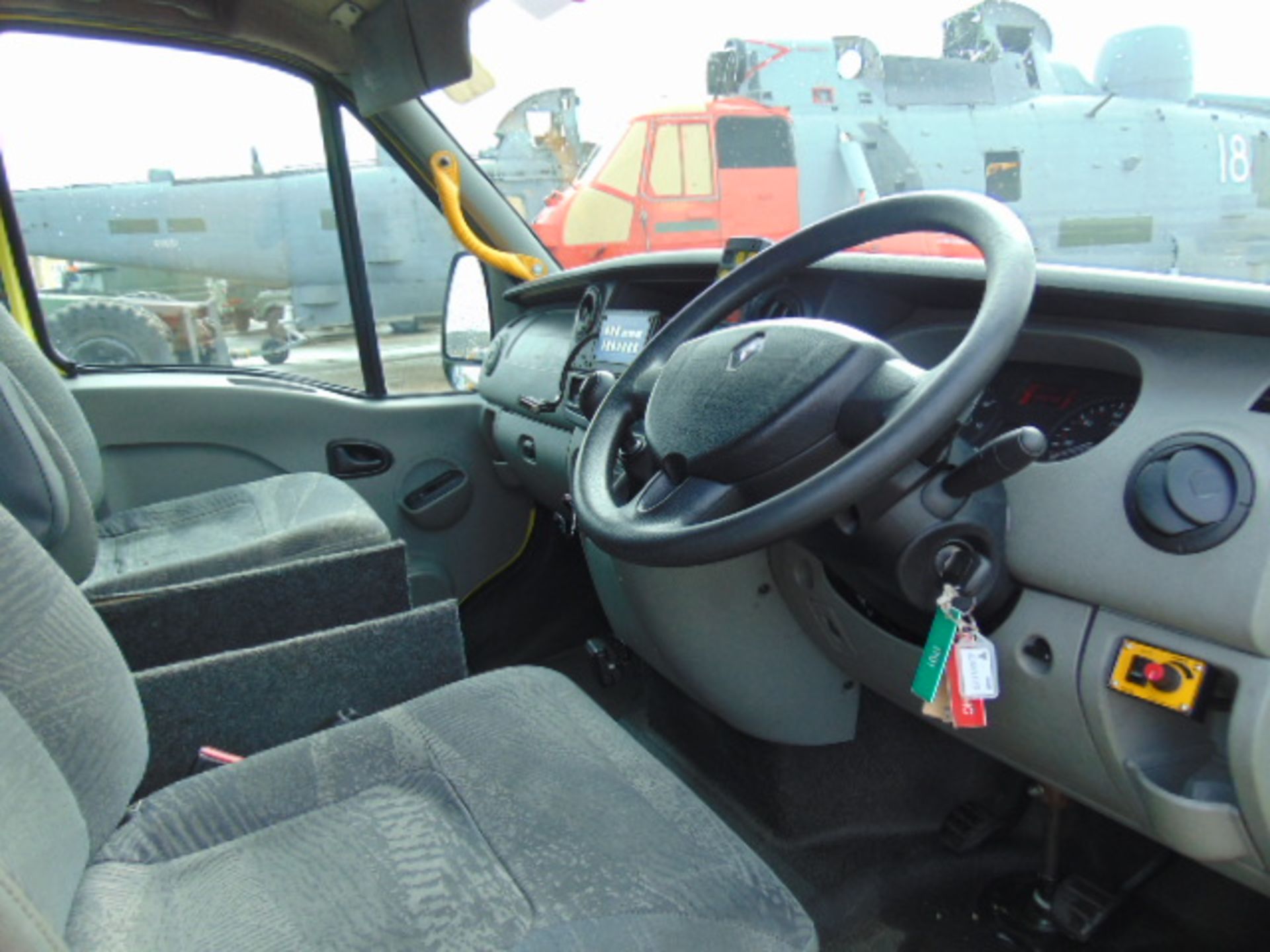 Renault Master 2.5 DCI ambulance - Image 11 of 16