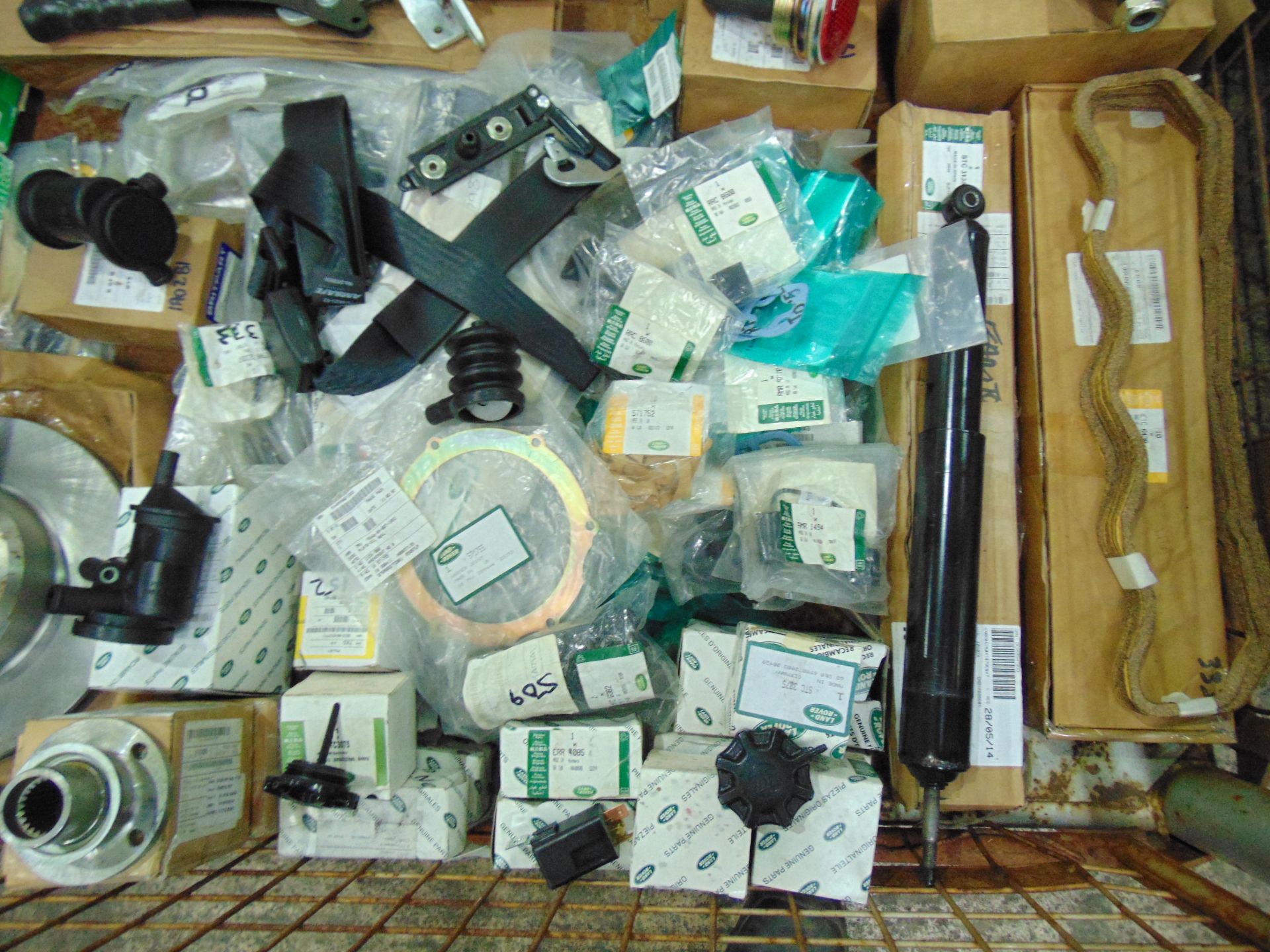 Mixed Stillage of Land Rover Parts - Image 5 of 8