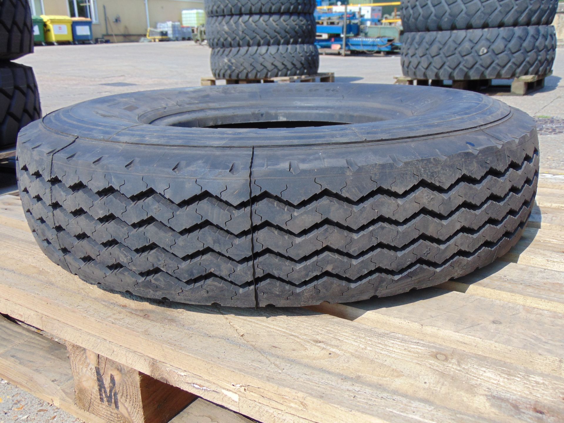 1 x Michelin 8.25 R16 XZA Tyre - Image 2 of 5