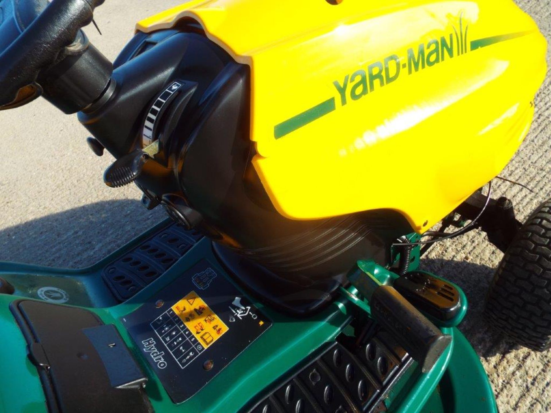 Yardman HN5200 Hydro Ride On Mower - Image 11 of 19