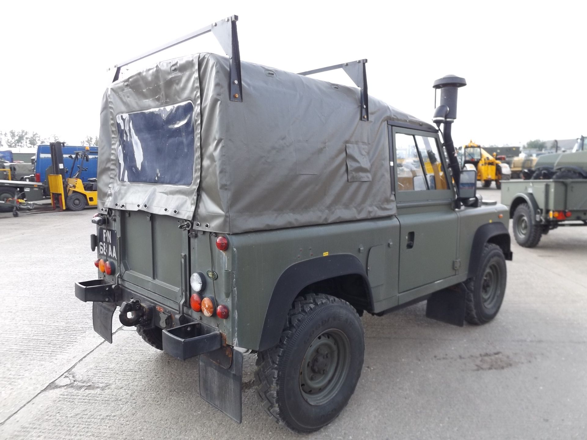 Land Rover Wolf Winter/Water 90 Soft Top - Bild 8 aus 23