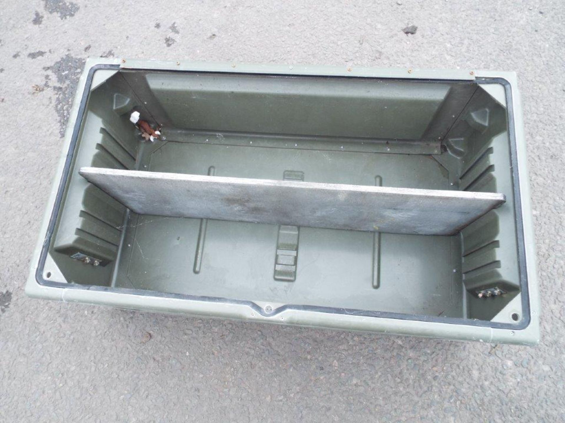 13 x Heavy Duty Interconnecting Storage Boxes with Lids - Image 7 of 8