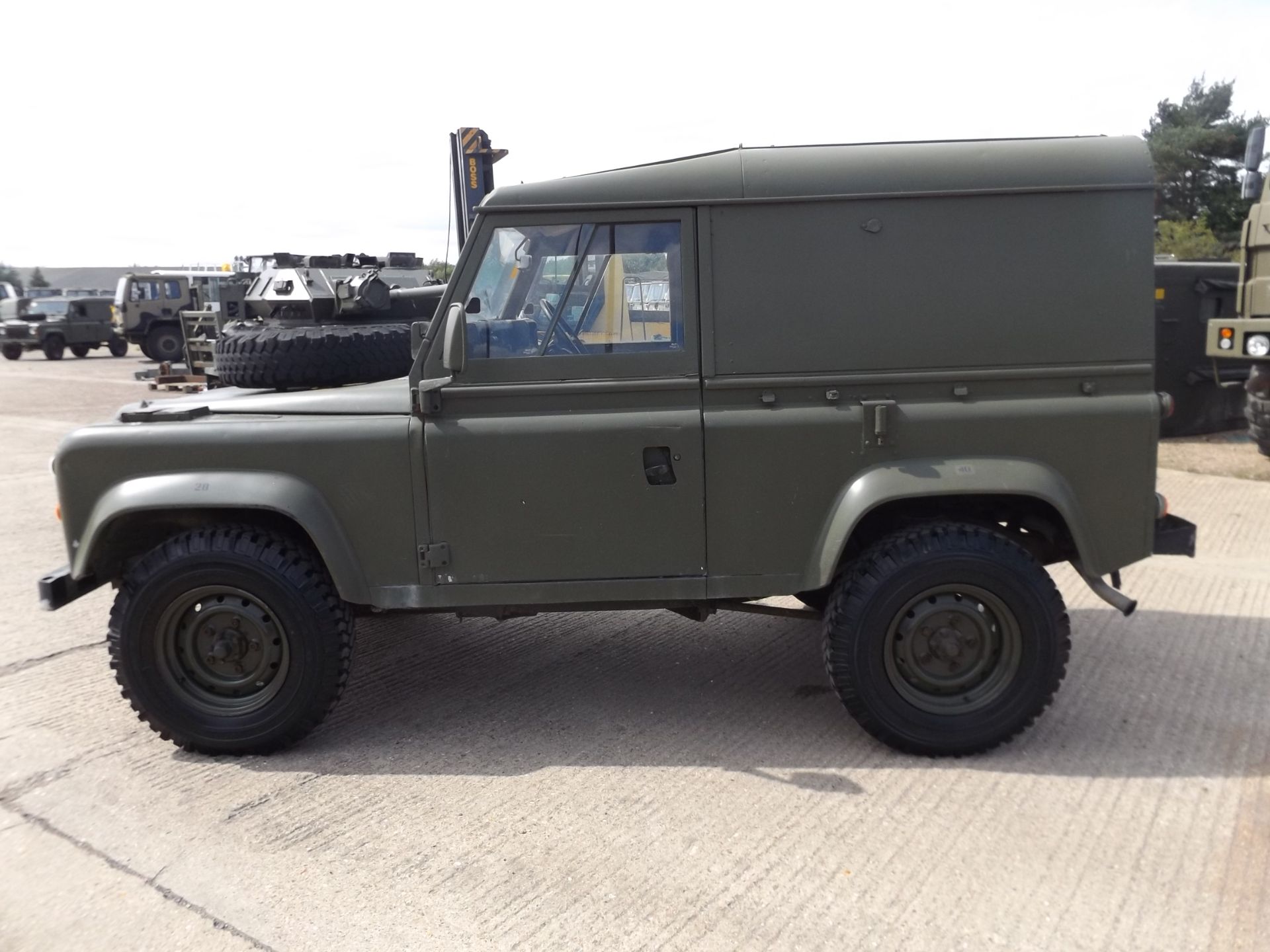 Land Rover Defender 90 Hard Top - Image 4 of 18