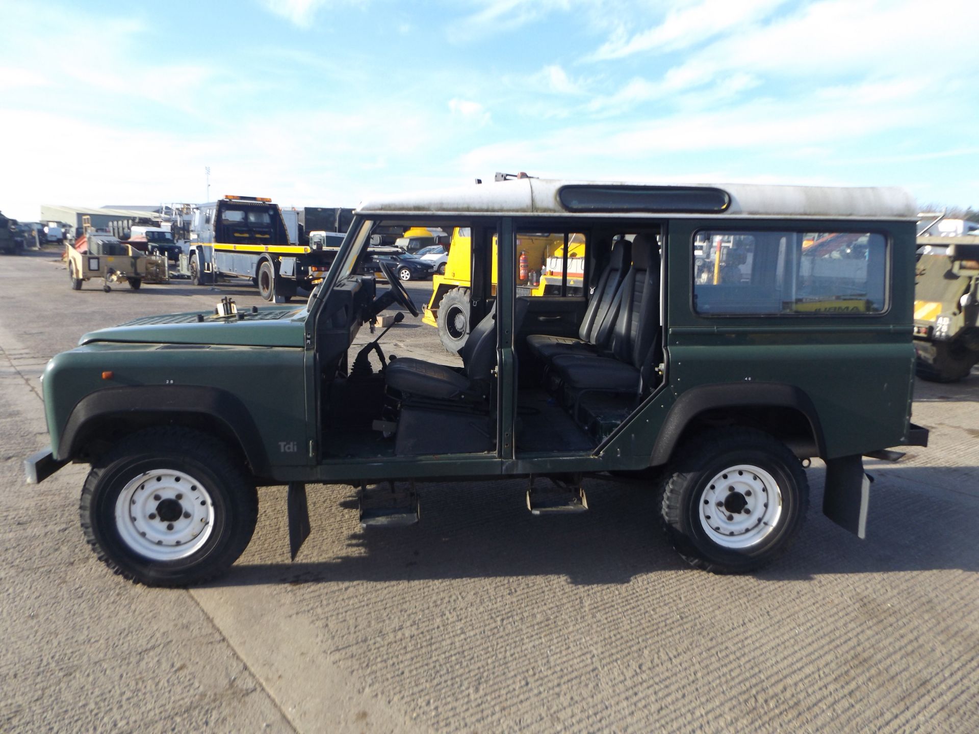 Land Rover Defender 110 300TDi Station Wagon suitable for spares or repairs - Image 4 of 20