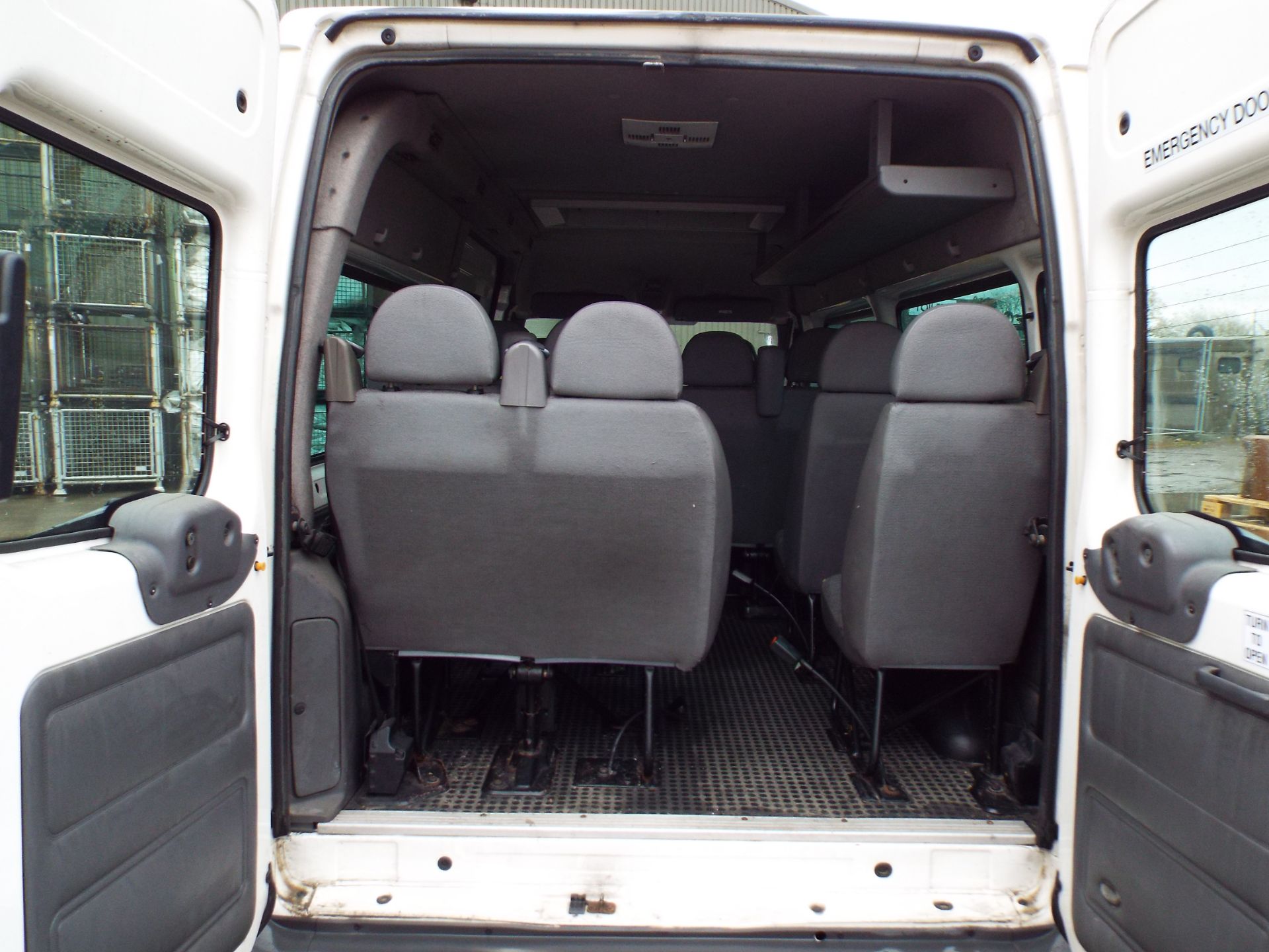Ford Transit 11 Seat Minibus - Image 15 of 20