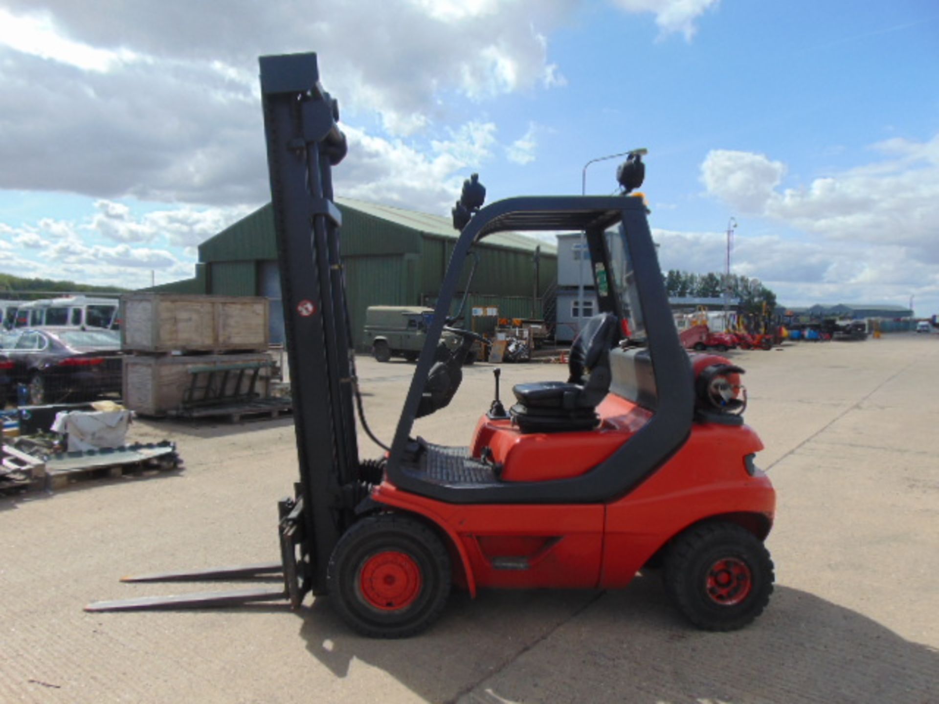 Linde H20T Counter Balance Gas Forklift - Image 8 of 19