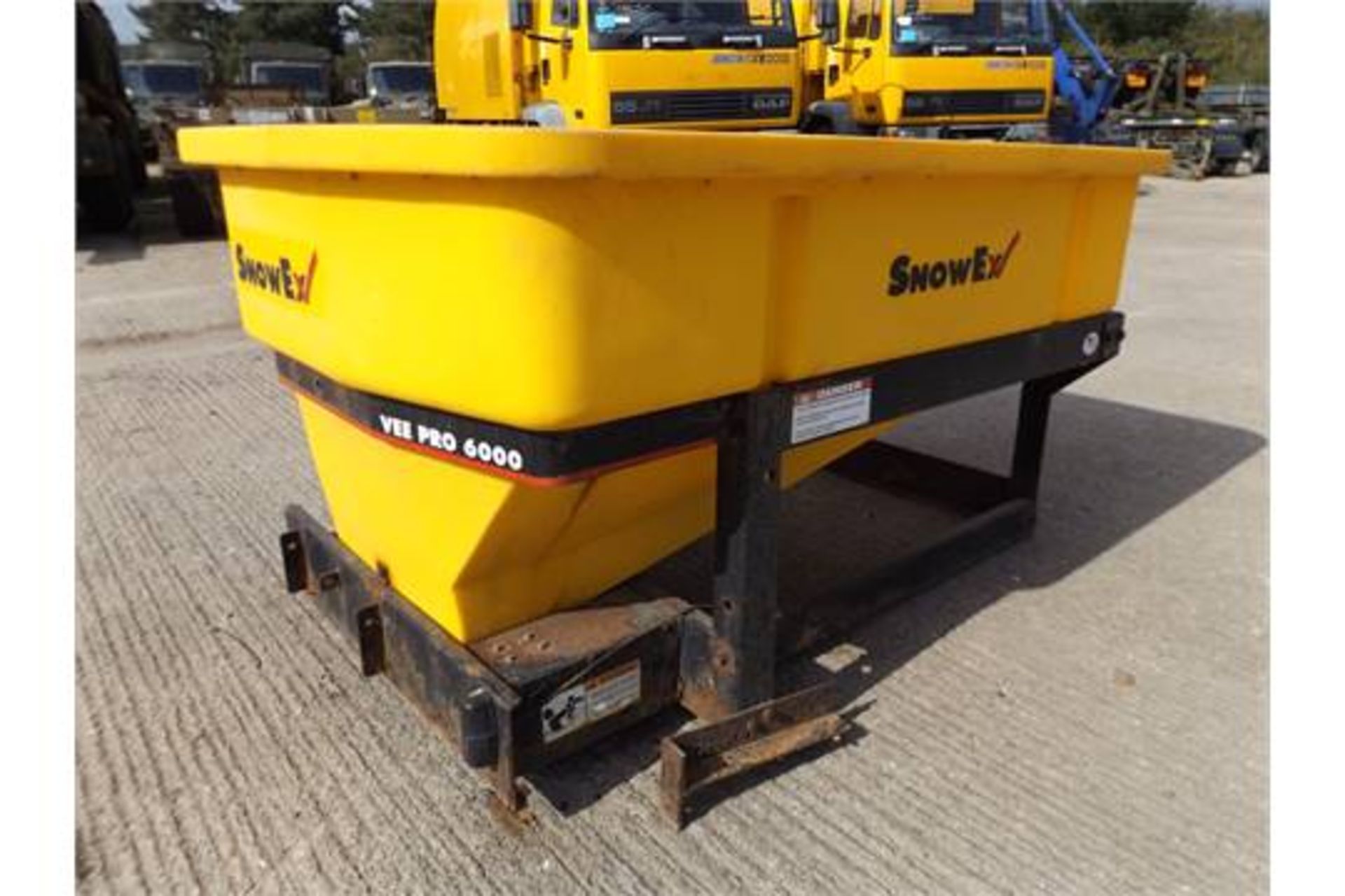 Snow Ex Vee Pro 6000 Salt Spreader - Image 3 of 10