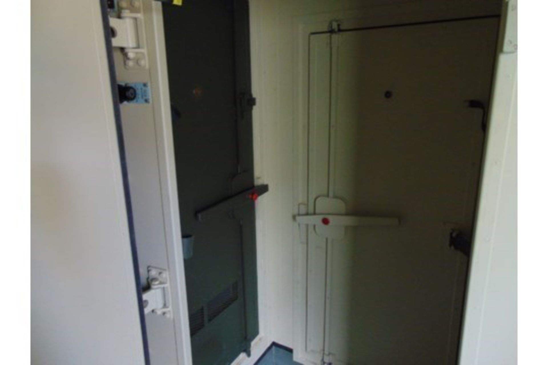 Demountable Workshop/Communications Cabin - Image 15 of 20