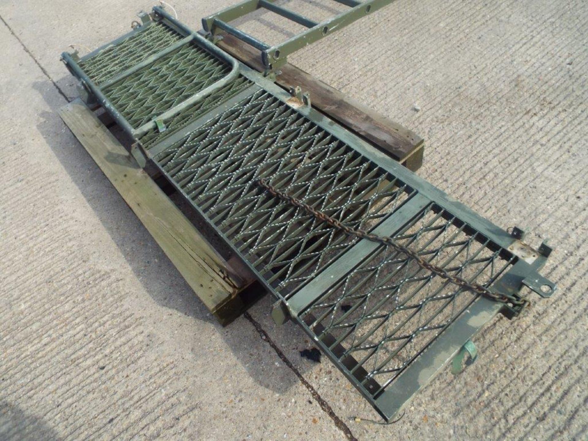 Heavy Duty Gangway / Side Platform Assy with Ladder - Image 2 of 7