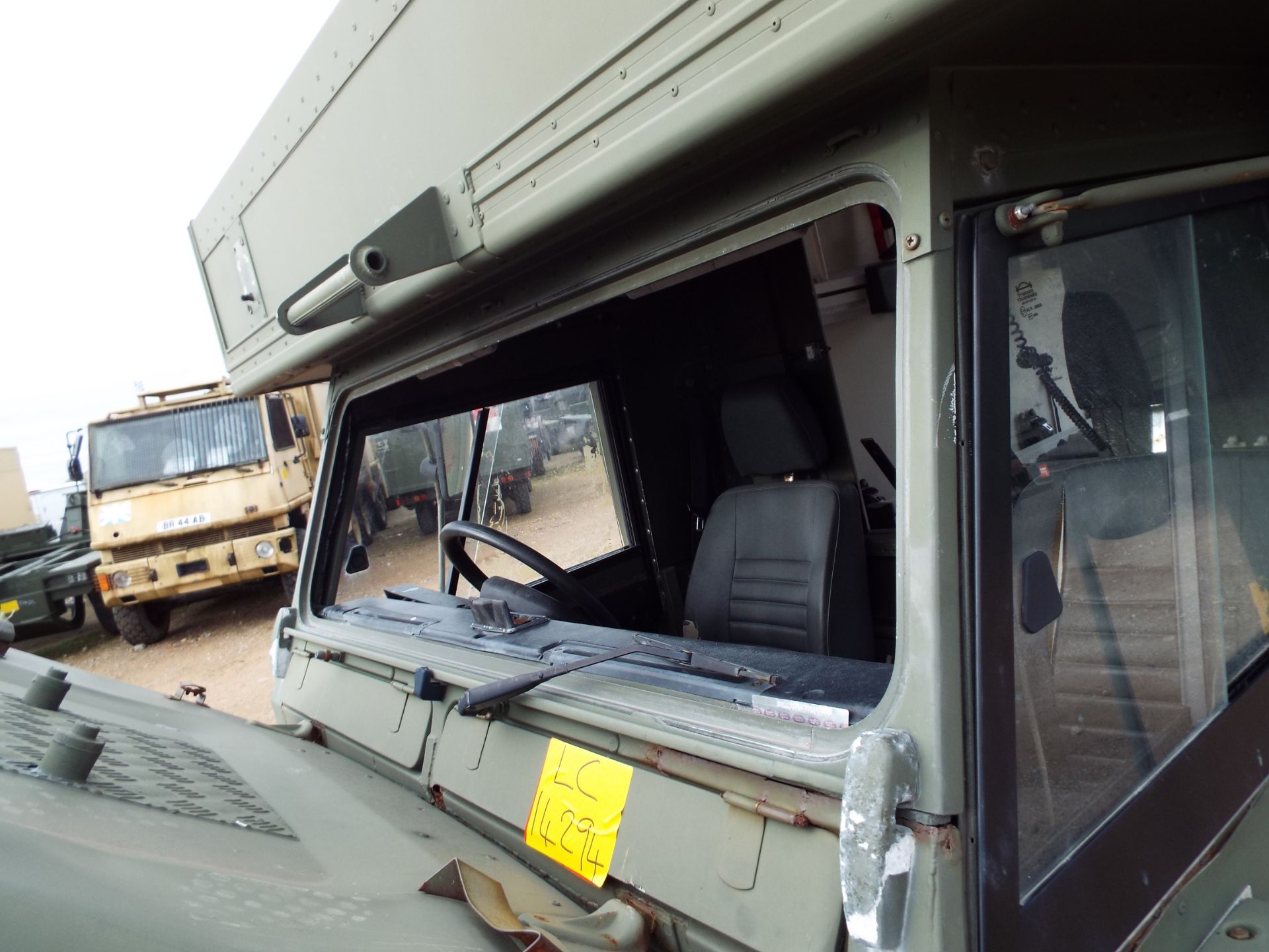 Military Specification Land Rover Wolf 130 ambulance - Image 26 of 28