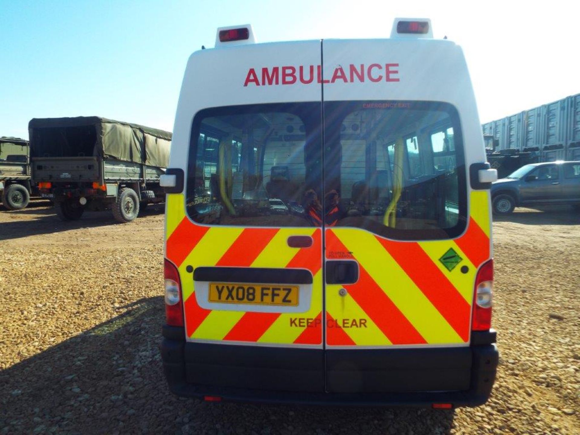 Renault Master 2.5 DCI Patient Transfer Bus with Ricon 350KG Tail Lift - Image 6 of 32