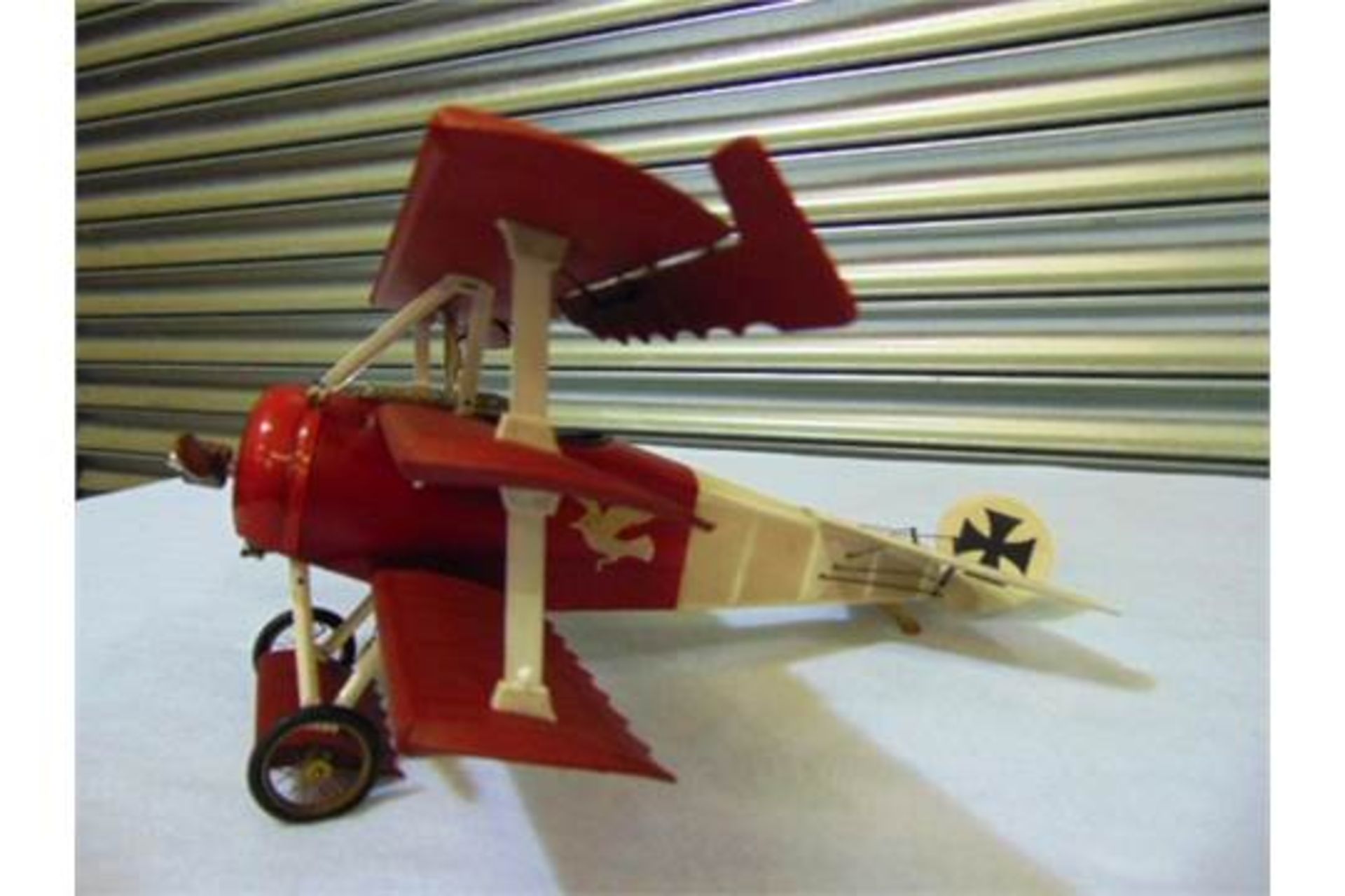 Legendary Red Baron's Fokker Triplane Detailed Model - Bild 7 aus 8