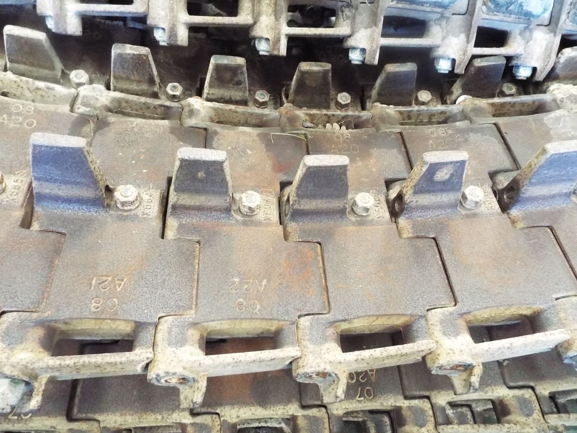 Approx 88 x FV432 Track Links - Image 3 of 4