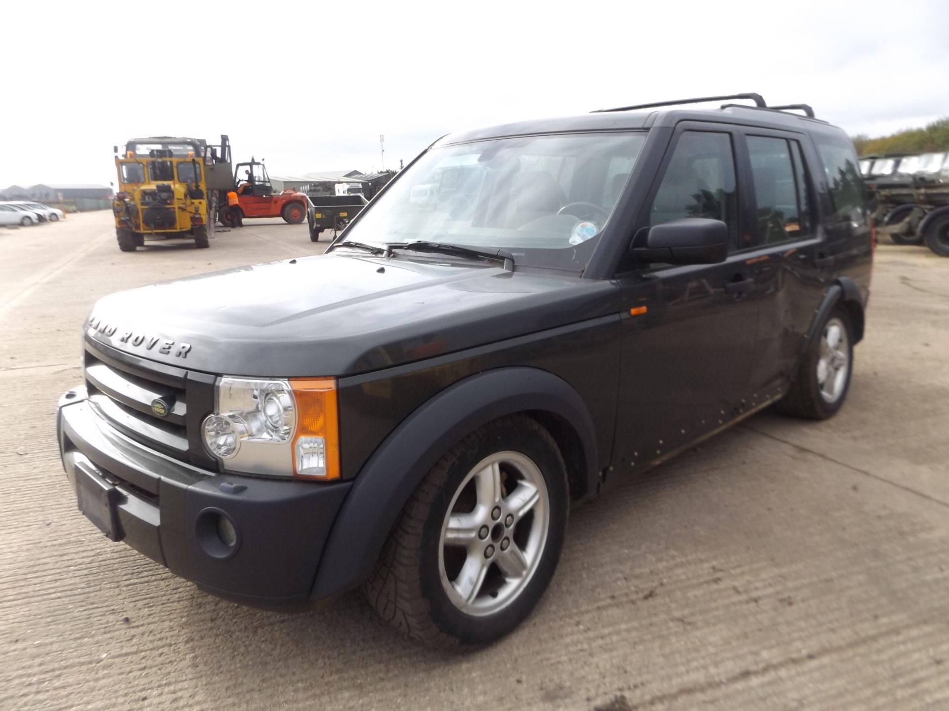 LHD Land Rover Discovery 3 V8 SE Middle East Spec - Image 3 of 17