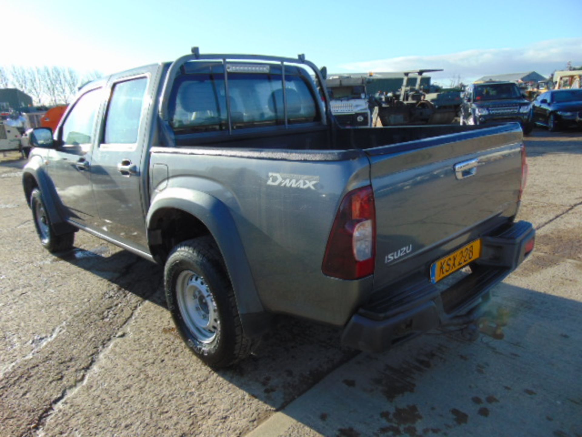 Isuzu D-Max Double Cab 2.5 Diesel 4 x 4 Pickup - Image 5 of 16