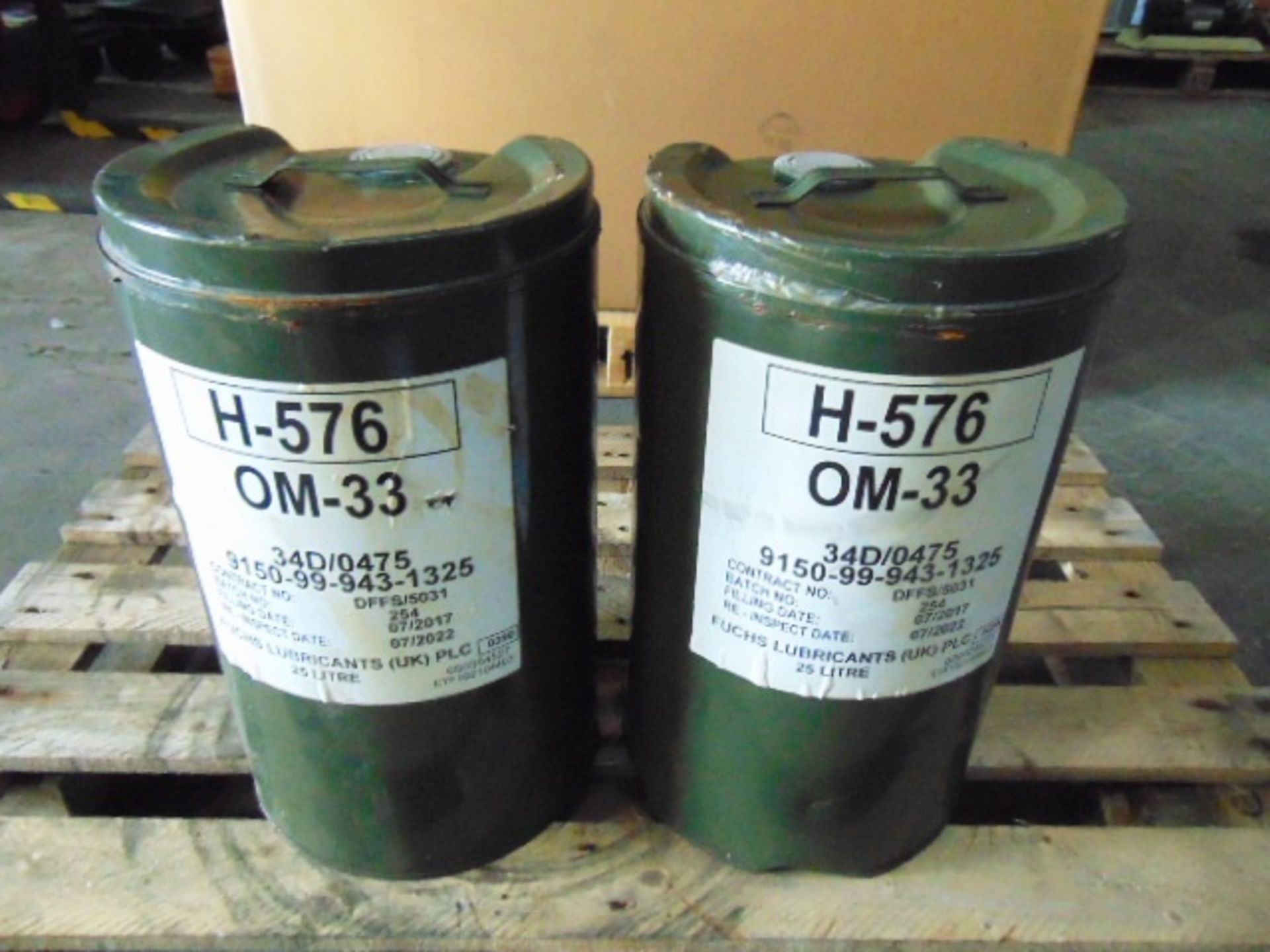 2 x Unissued 25L Drums of H-576 OM-33 Hydraulic Oil