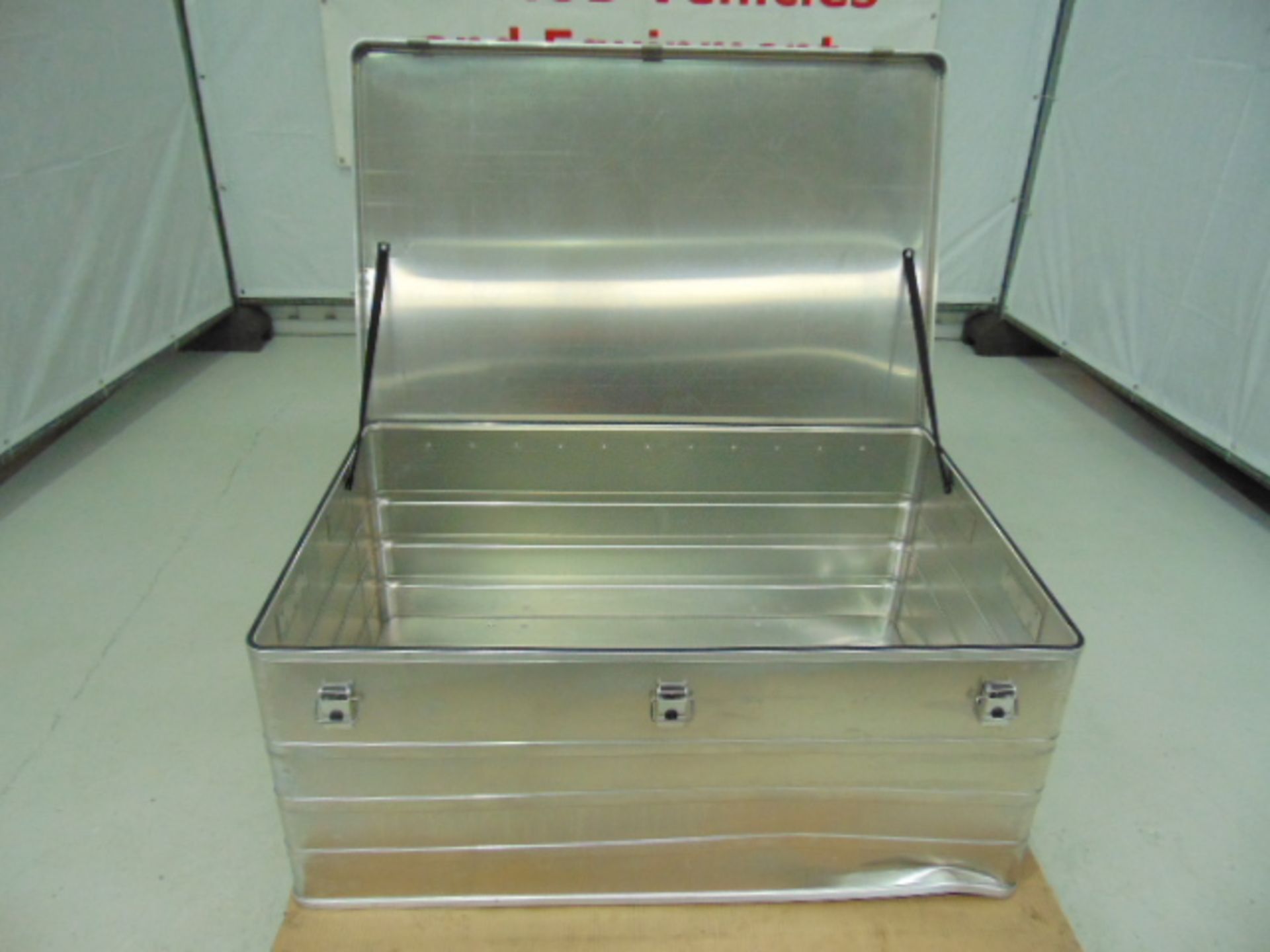 Unissued Heavy Duty Aluminium Stacking Case - Image 2 of 9