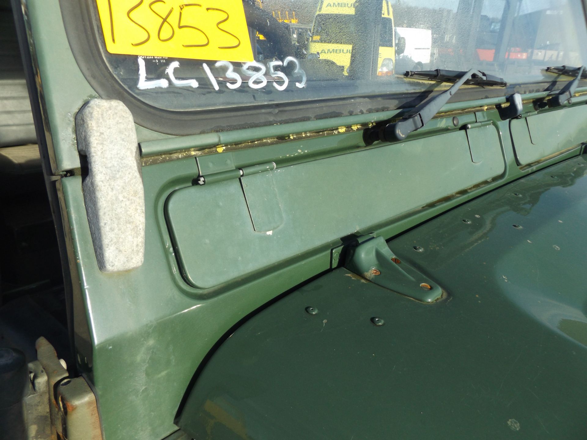 Land Rover Defender 110 300TDi Station Wagon suitable for spares or repairs - Image 15 of 20