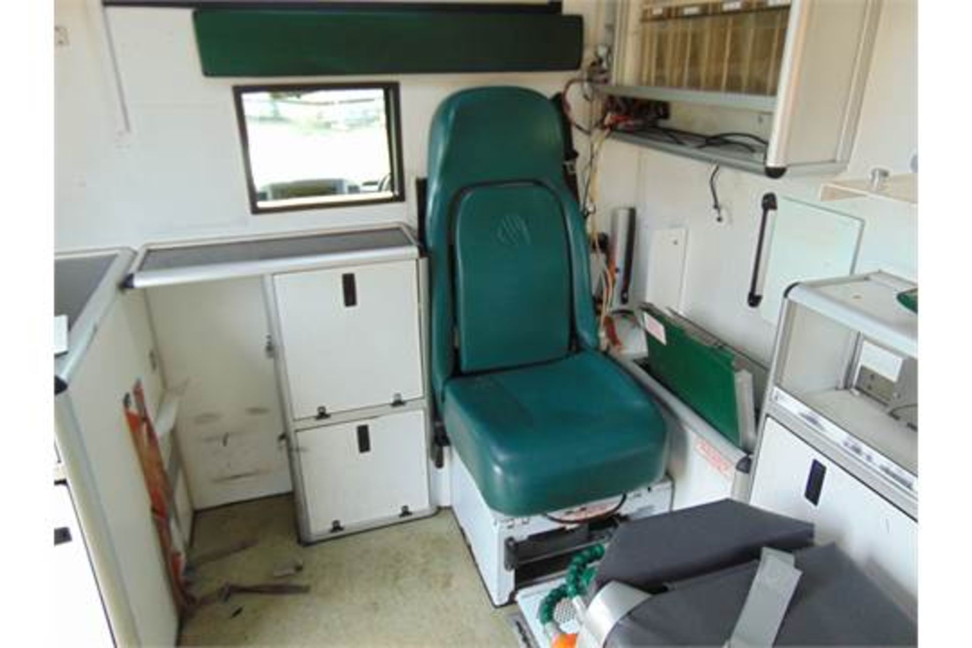 RHD Mercedes Sprinter 515 CDI Turbo Diesel Ambulance - Image 19 of 21