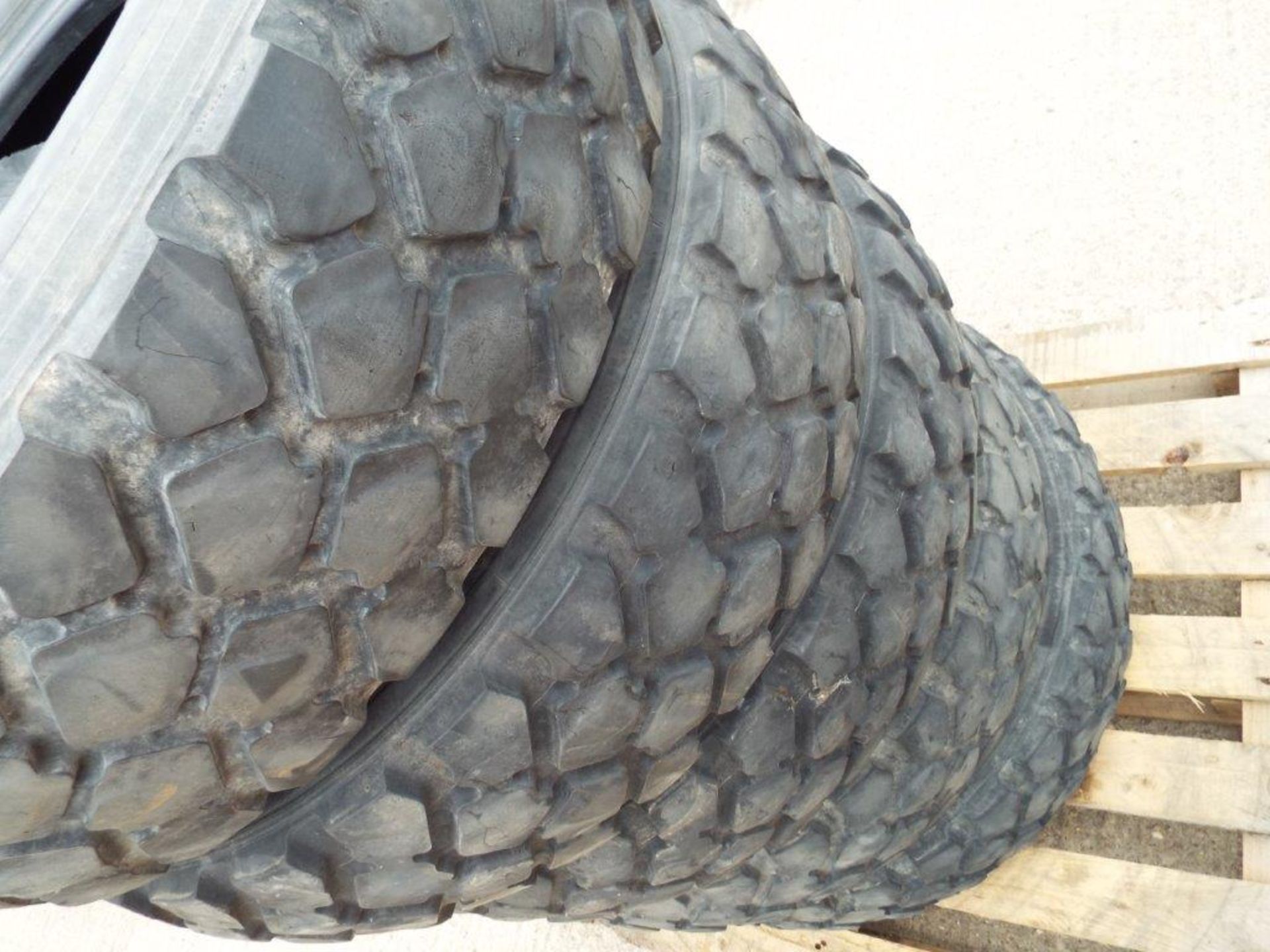 5 x Michelin 255/100R16 XZL Tyres - Image 6 of 8