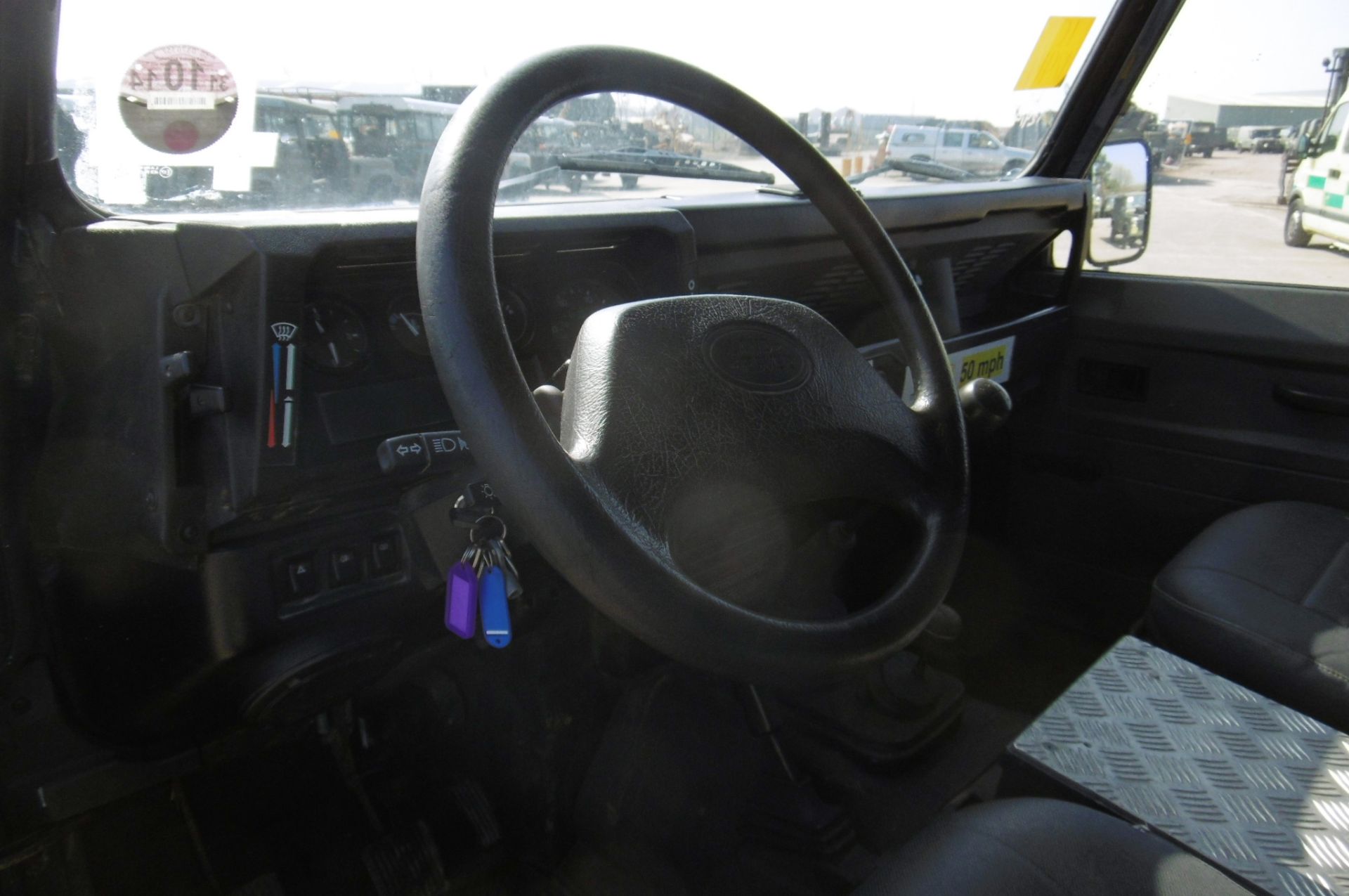 Left Hand Drive SATCOM/Communications Land Rover Defender 110 TD5 - Bild 15 aus 25
