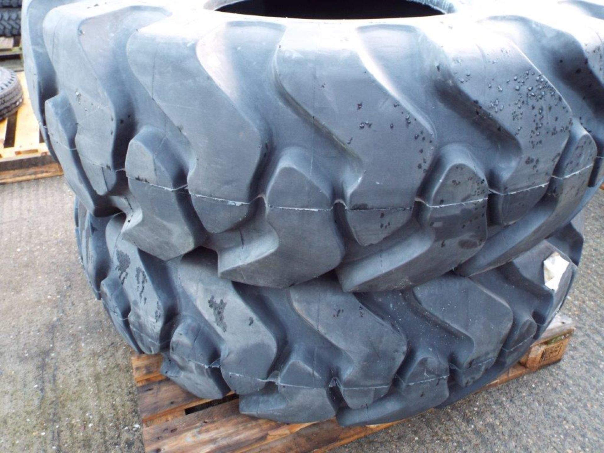 2 x Continental 20.5 R25 Earthmover/OTR Tyres - Image 5 of 6