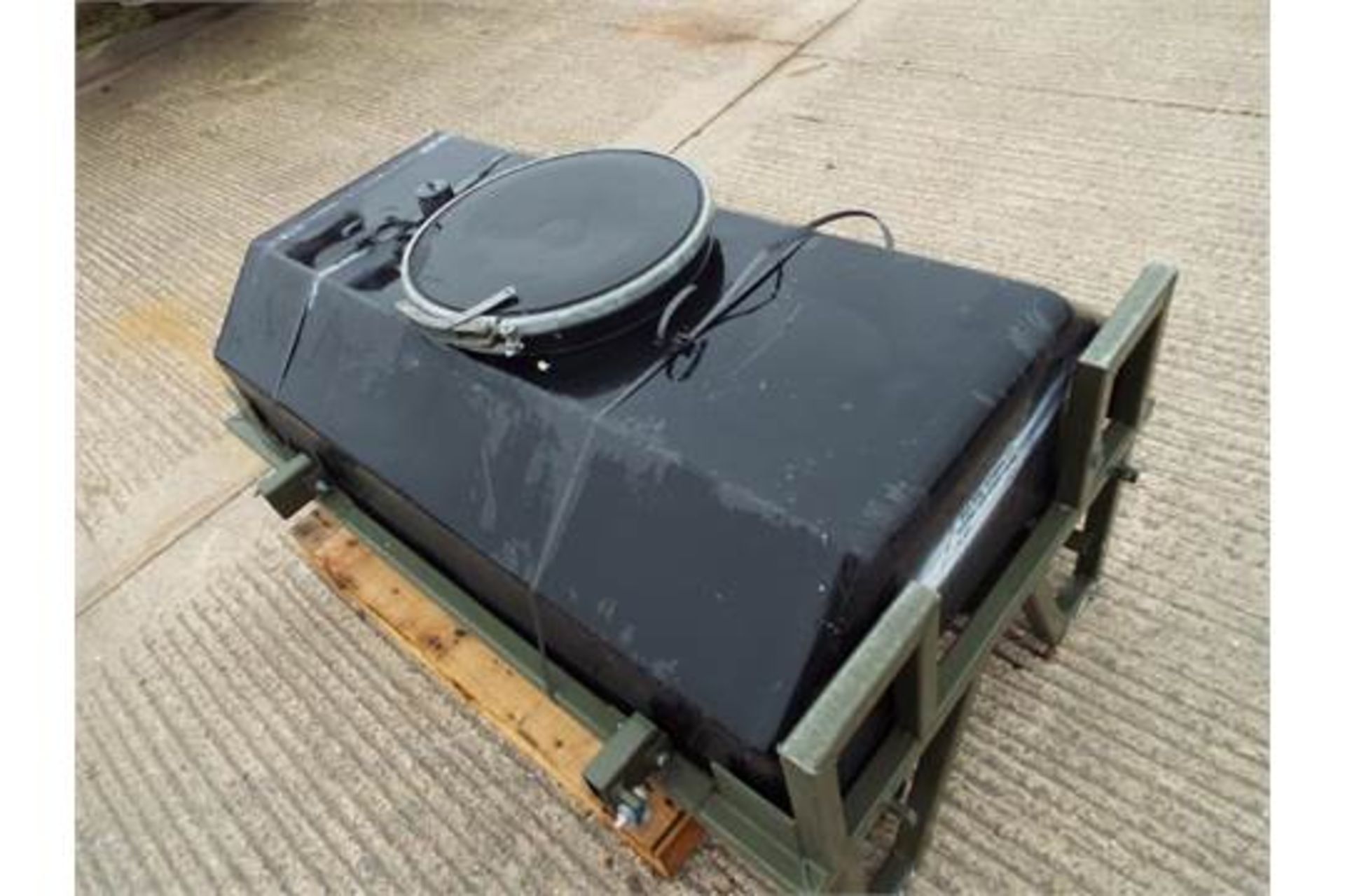 Trailer Mountable Water Tank with Frame - Image 6 of 6